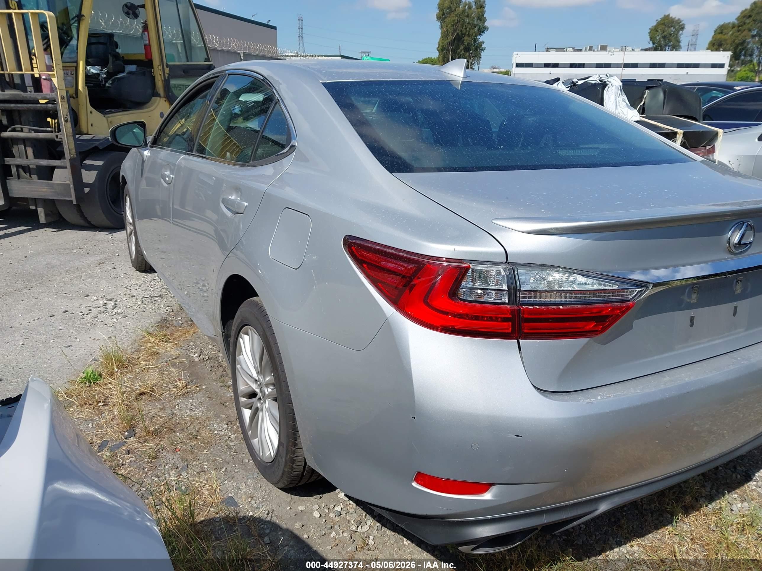 LEXUS ES image 3