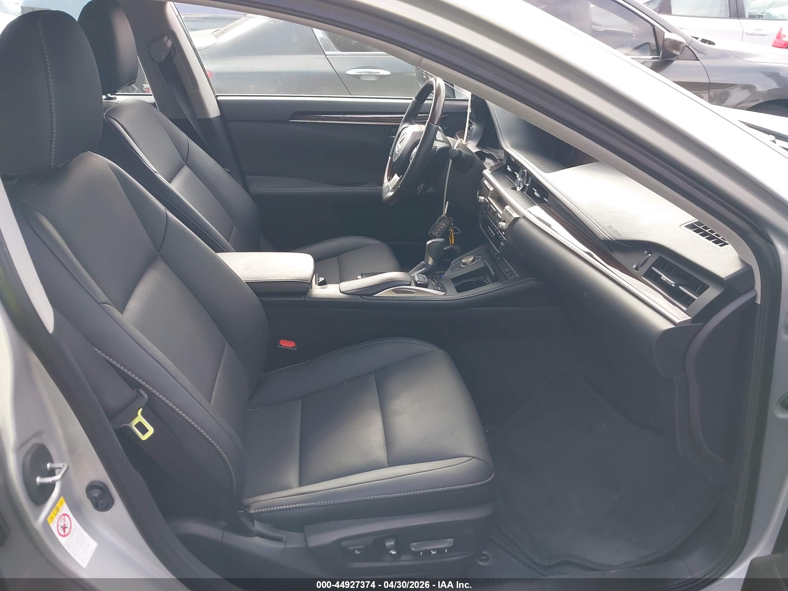 LEXUS ES image 5