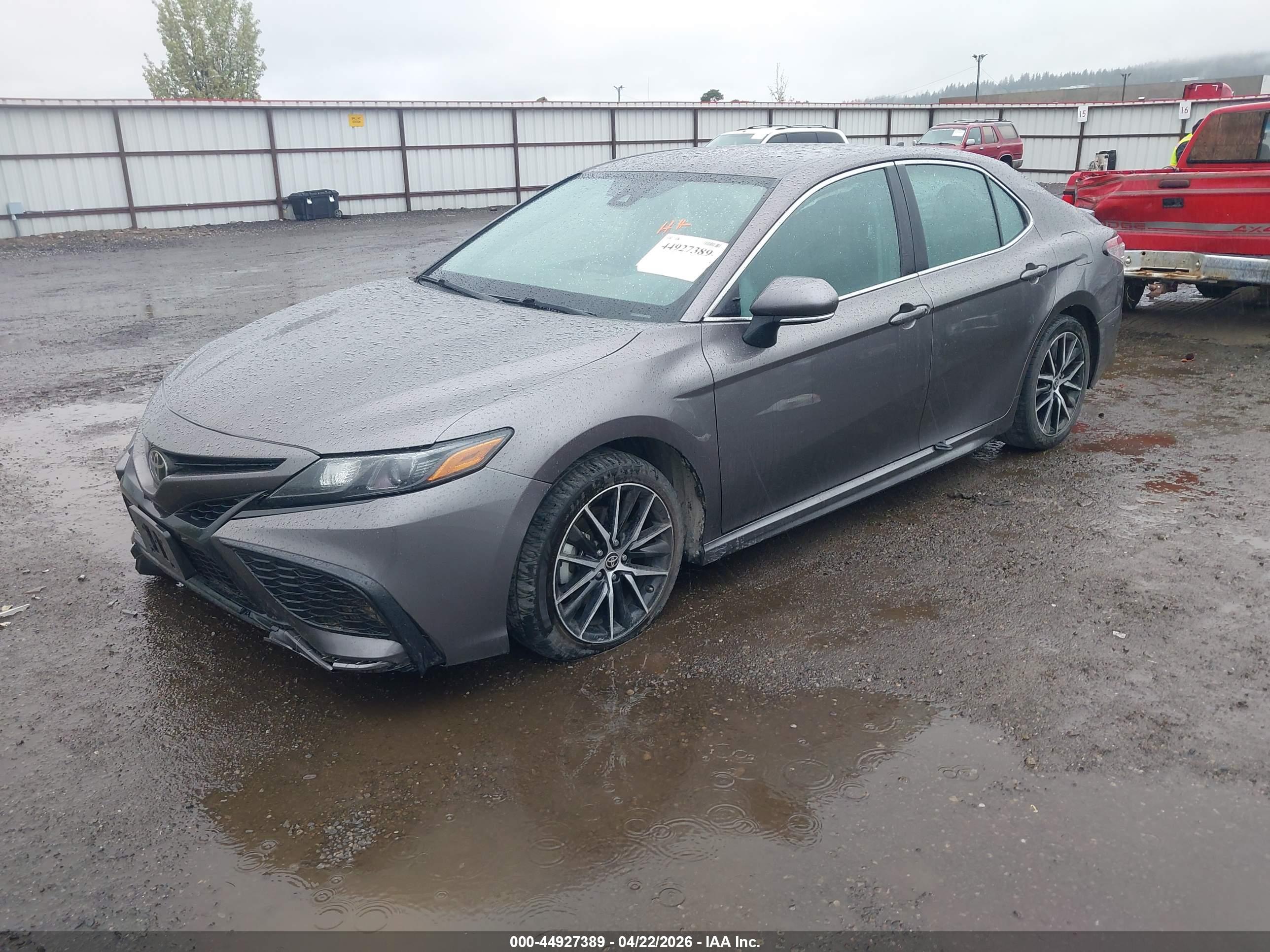 TOYOTA CAMRY image 2