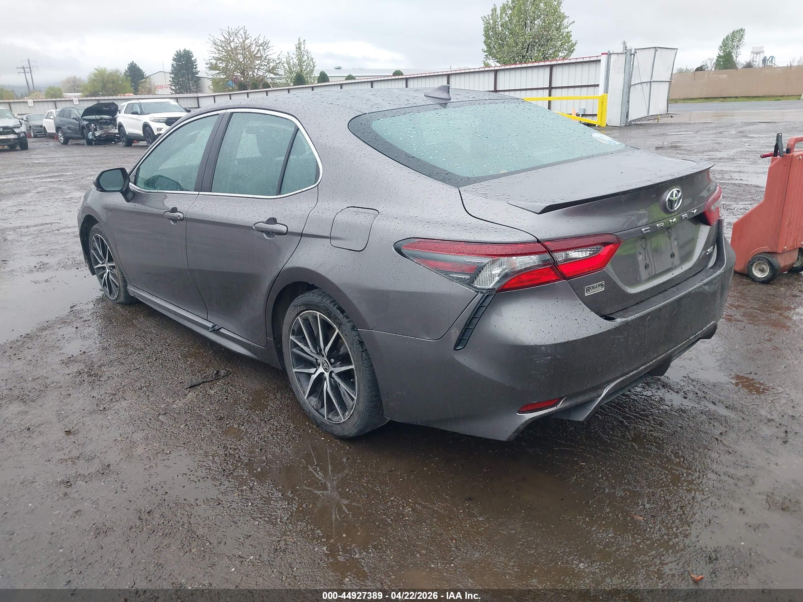 TOYOTA CAMRY image 3