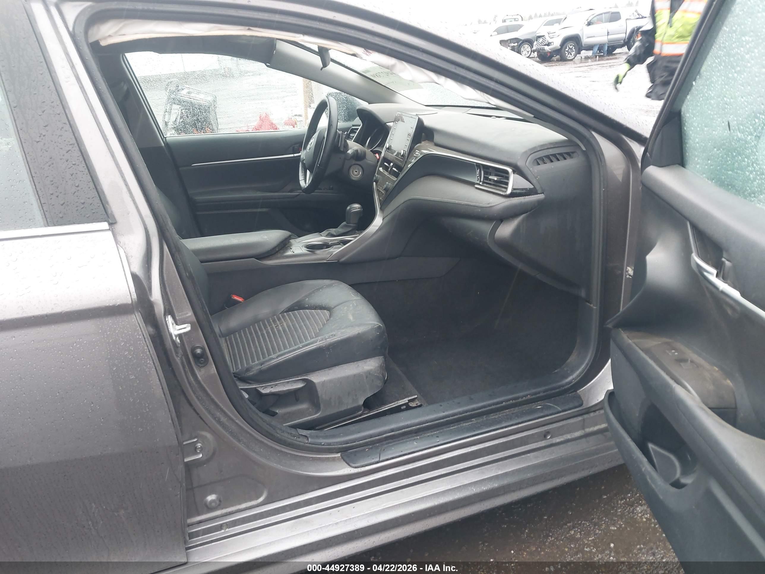 TOYOTA CAMRY image 5