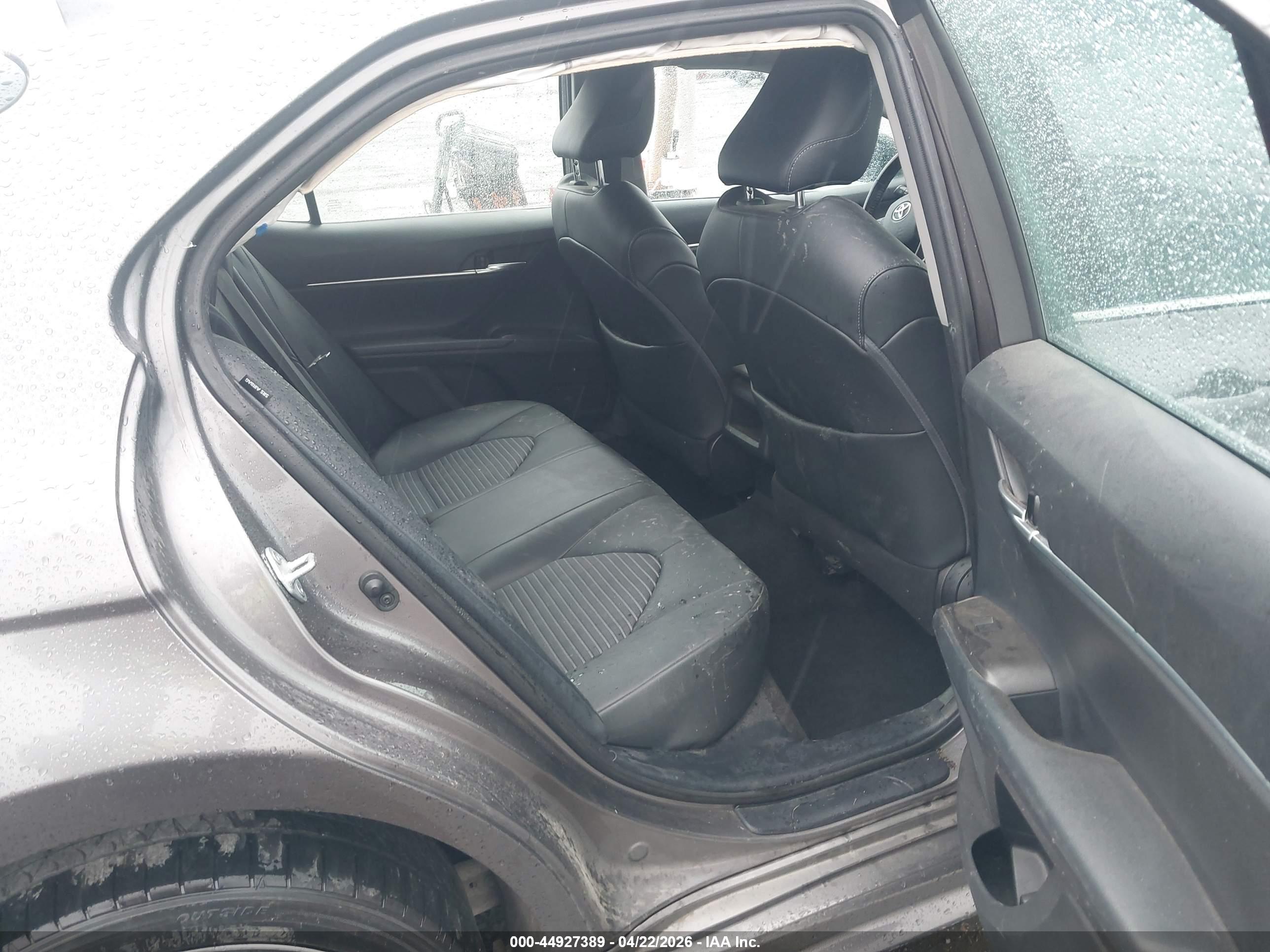TOYOTA CAMRY image 8