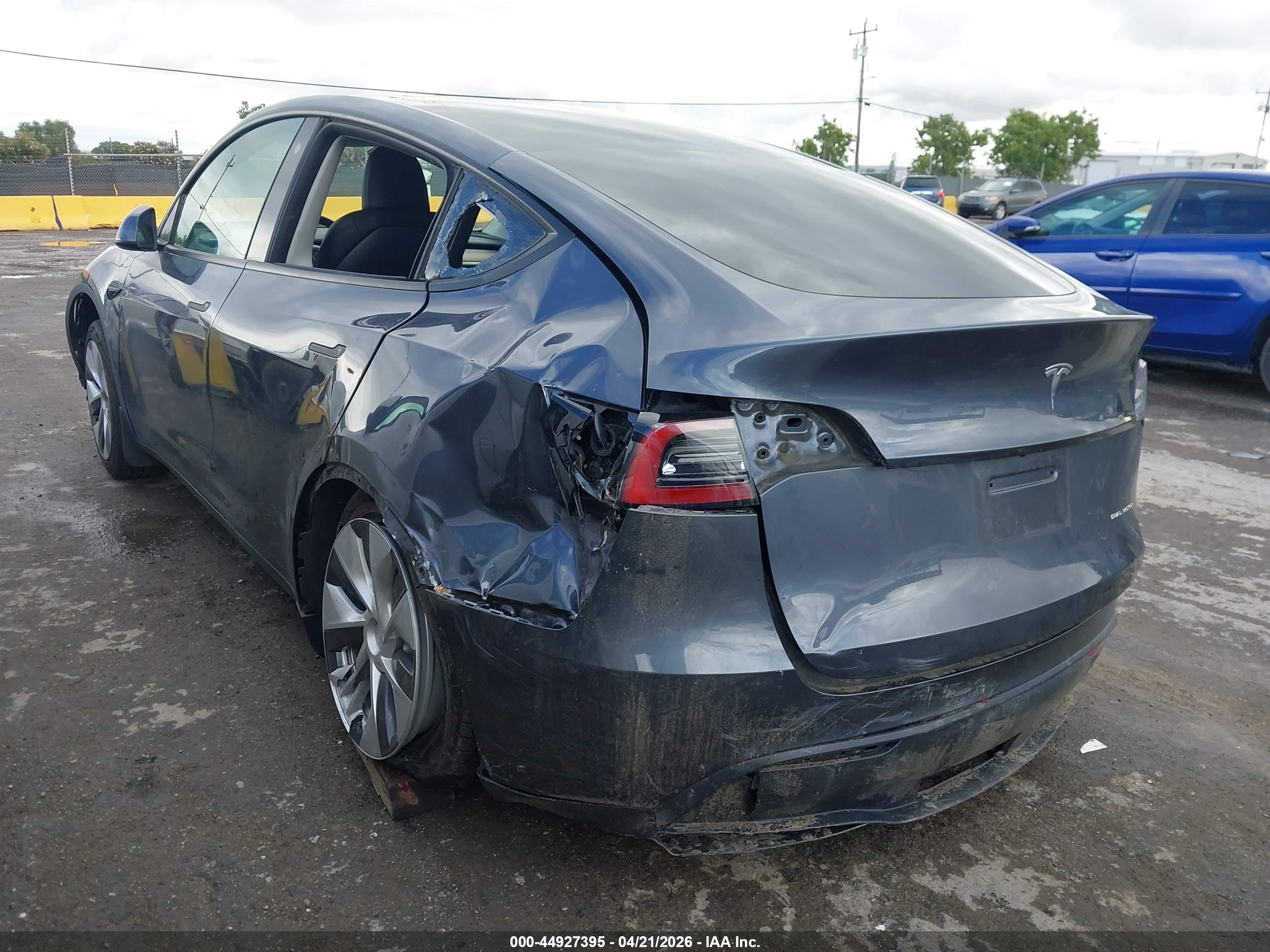 TESLA MODEL image 3