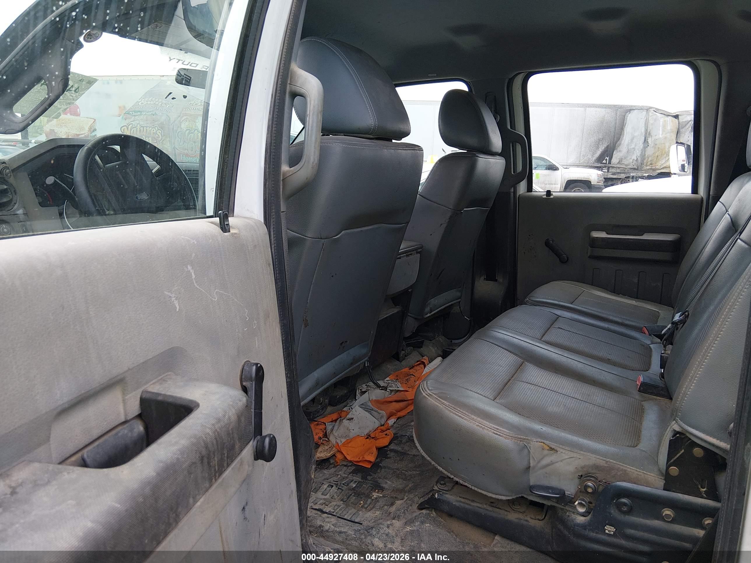 FORD F-550 image 8