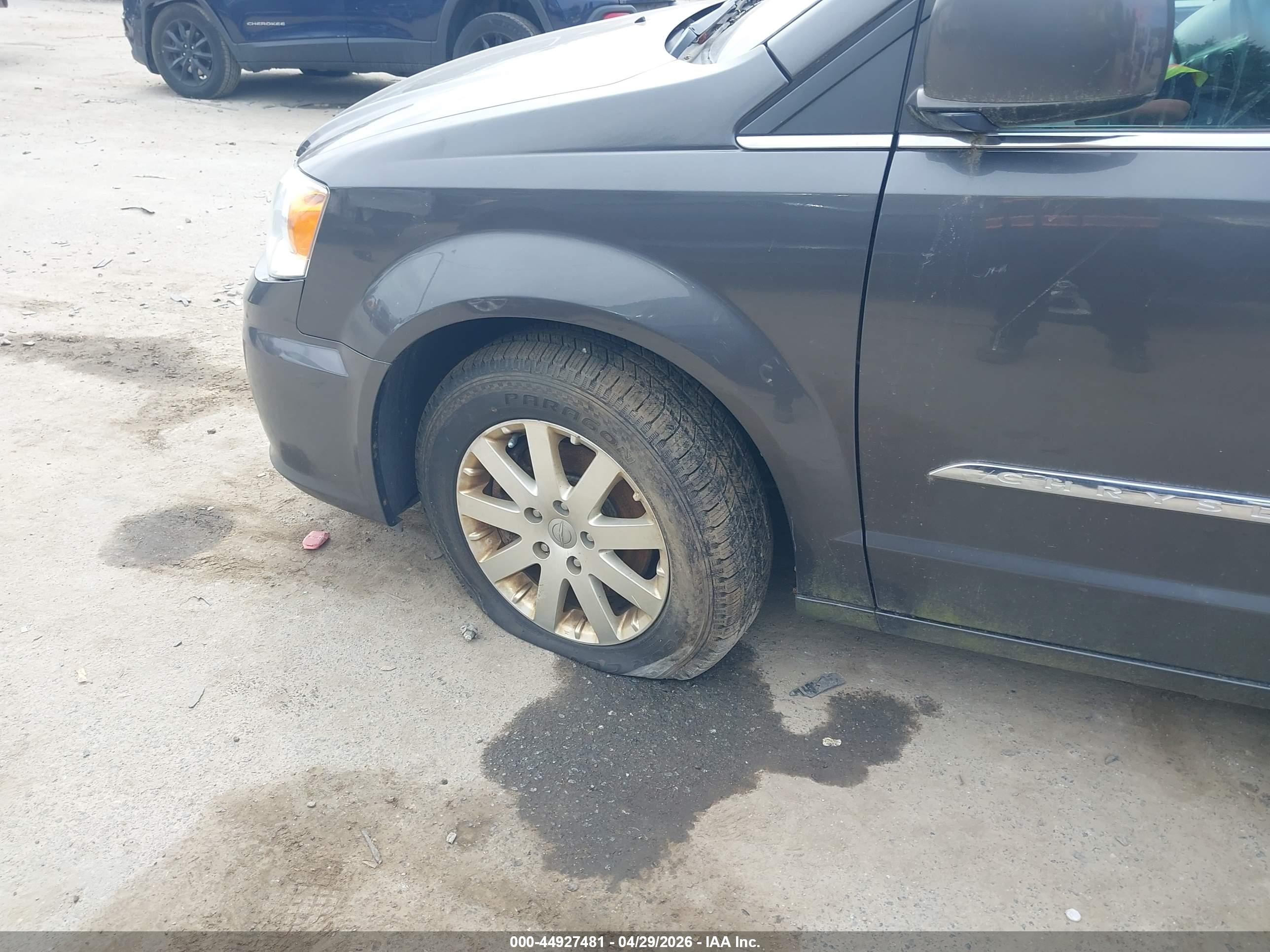CHRYSLER TOWN image 6