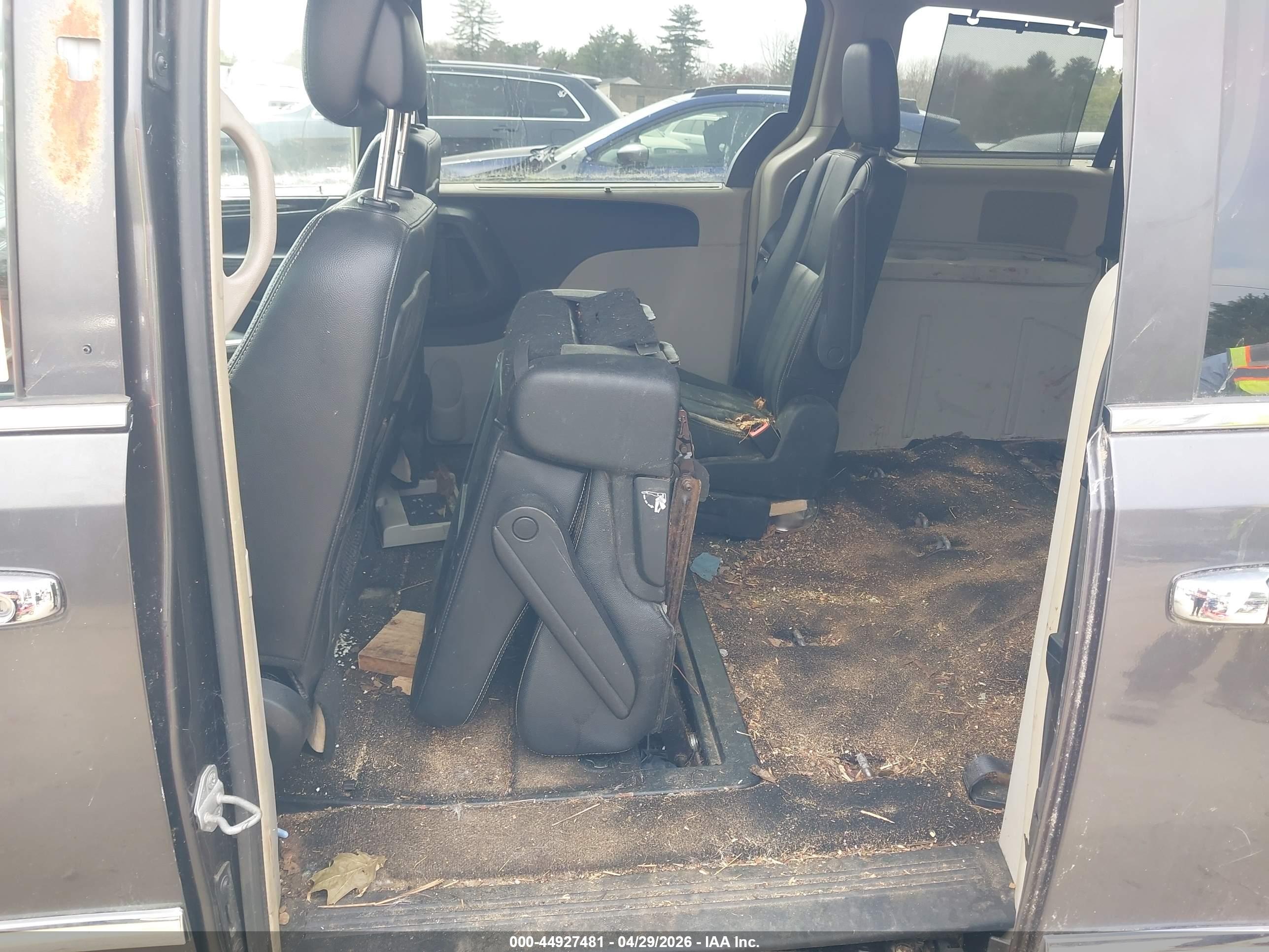 CHRYSLER TOWN image 8