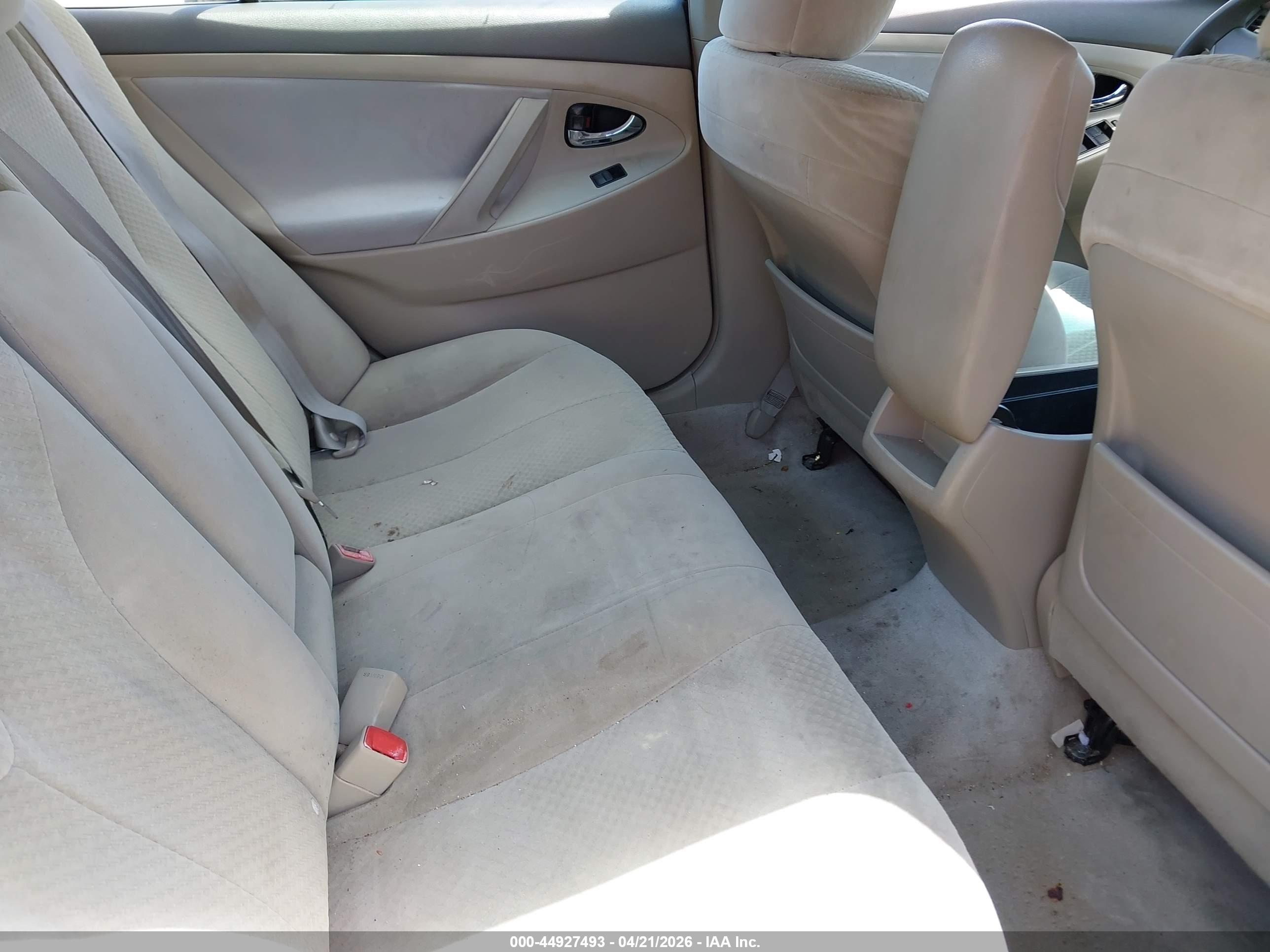 TOYOTA CAMRY image 8