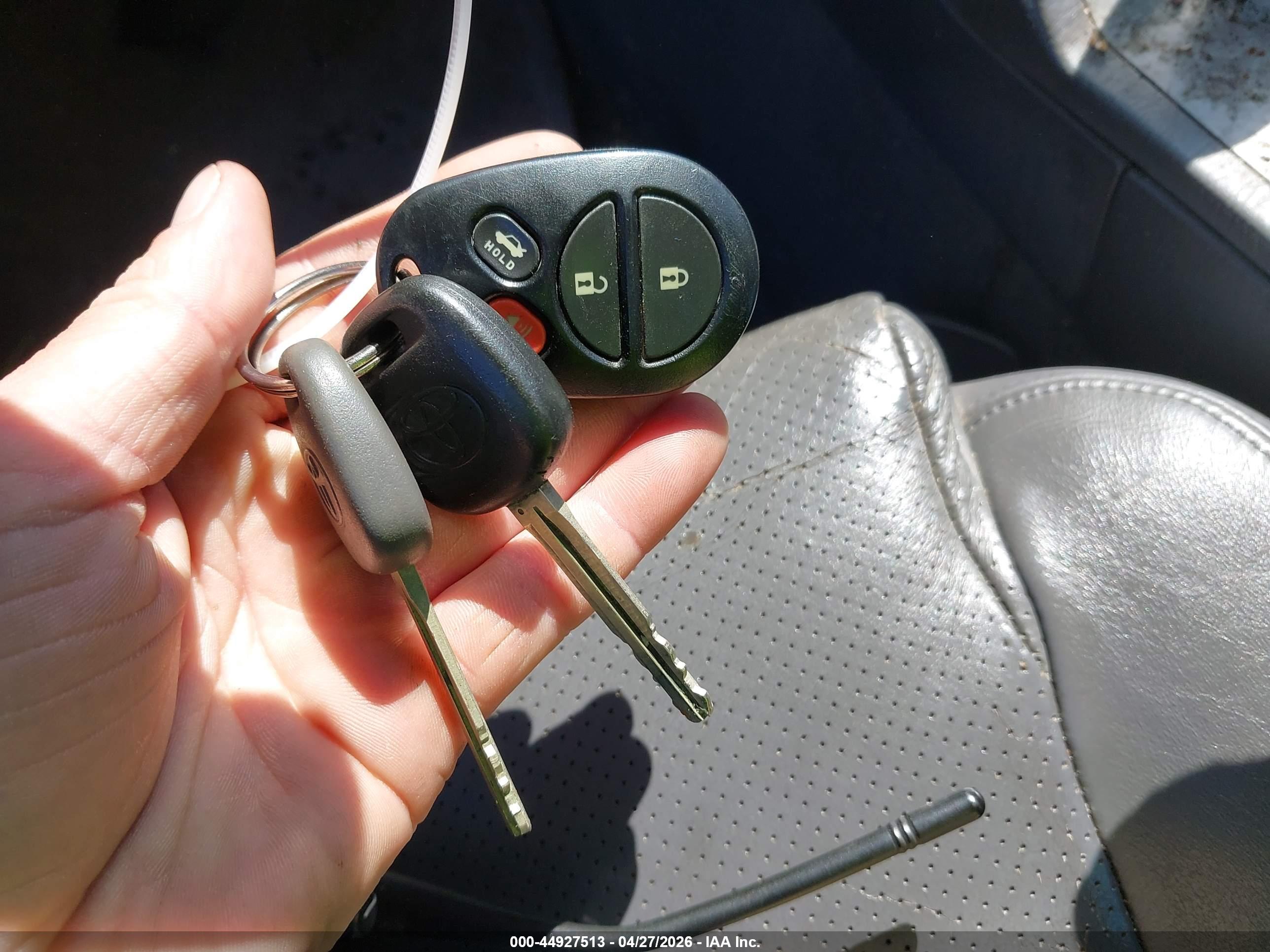TOYOTA CAMRY image 11