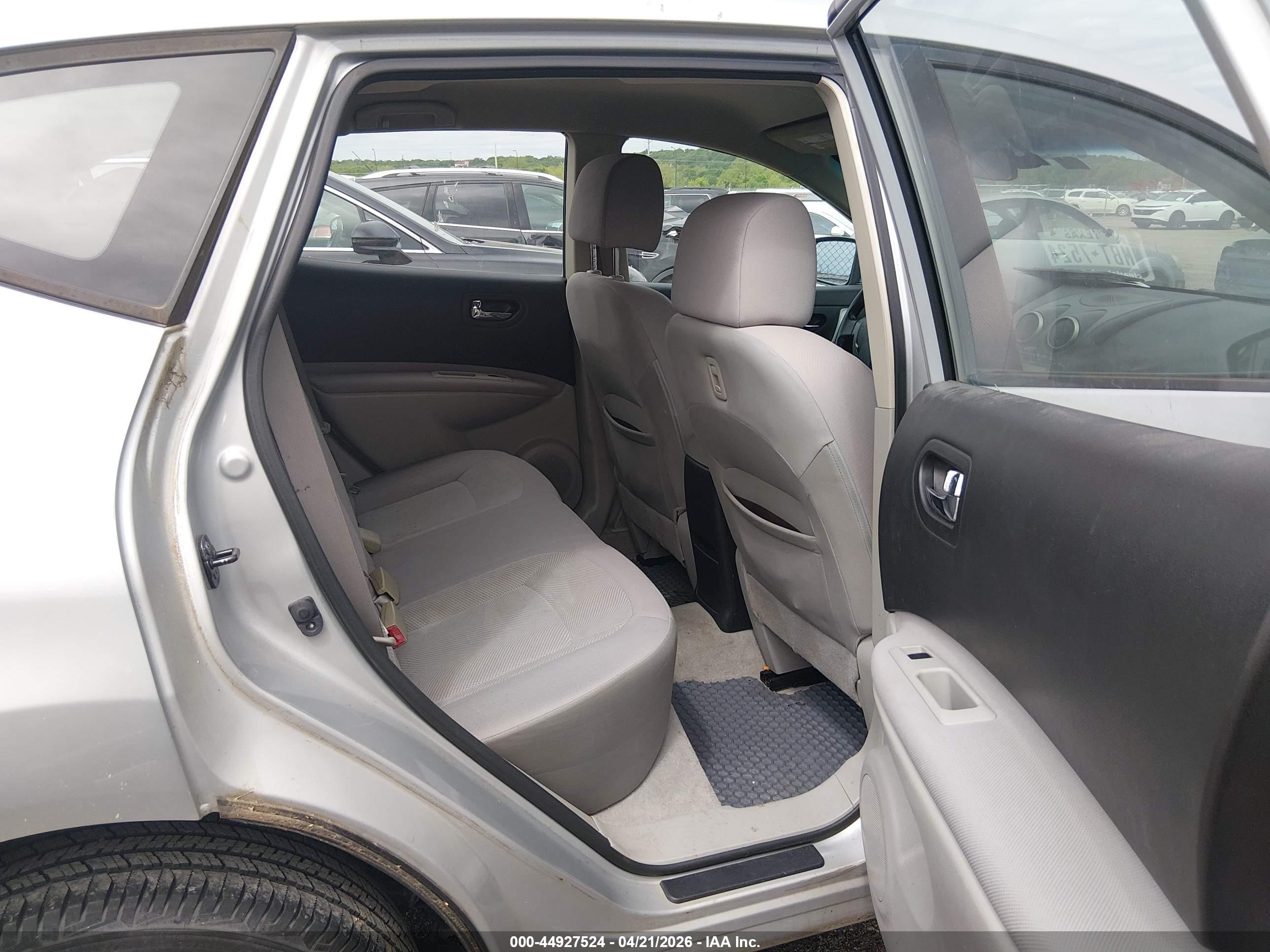 NISSAN ROGUE image 8