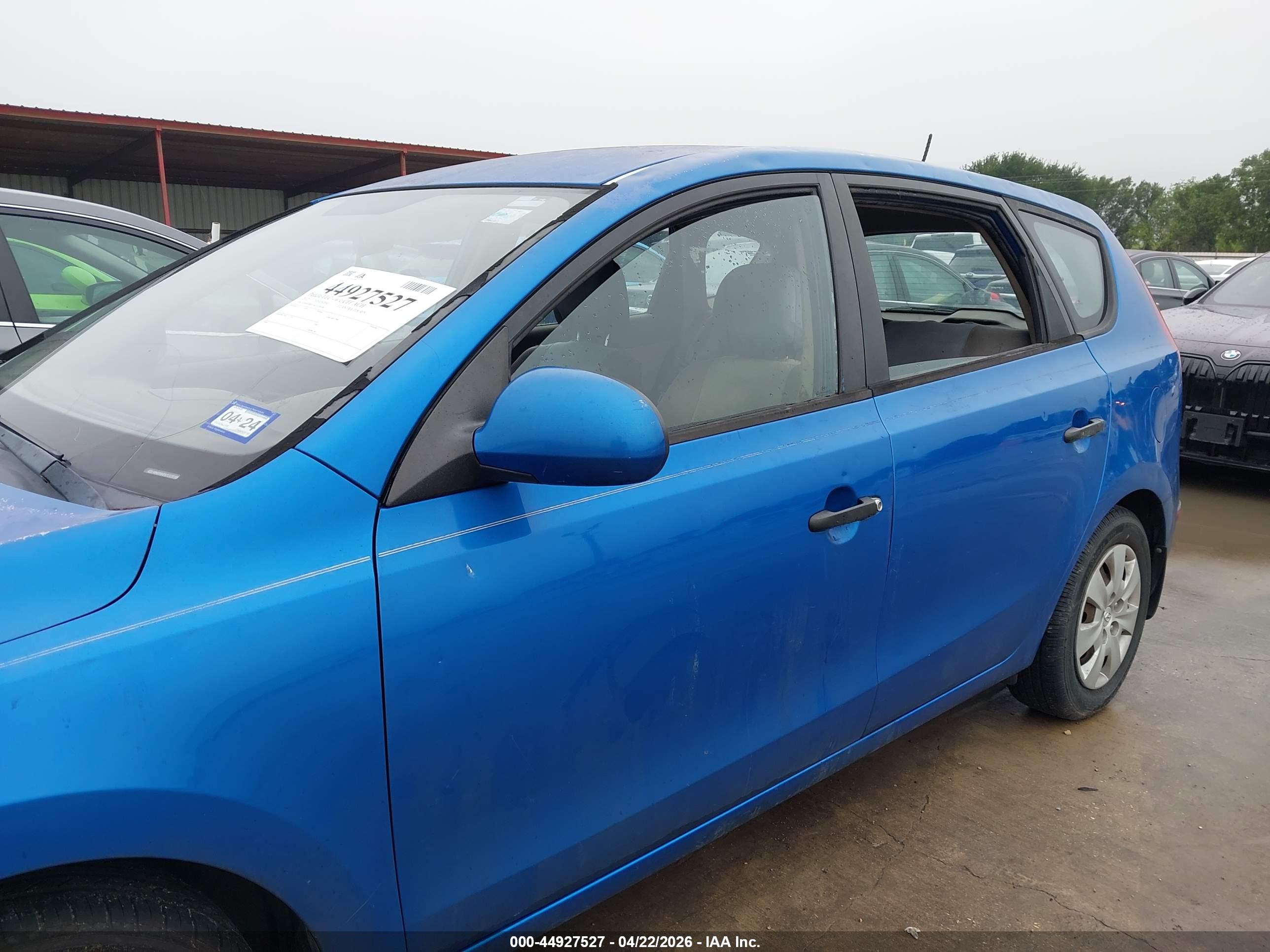 HYUNDAI ELANTRA image 6