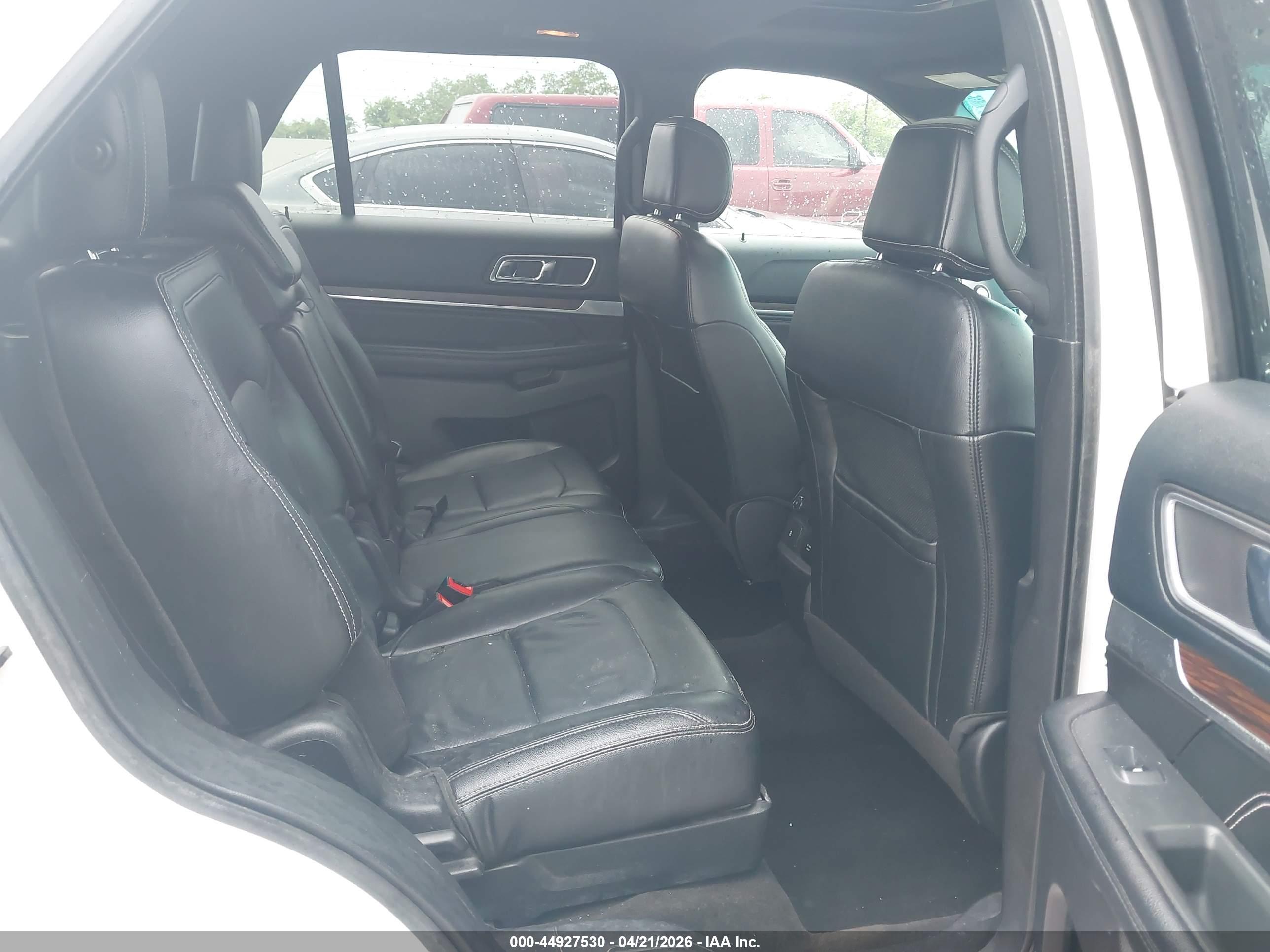 FORD EXPLORER image 8