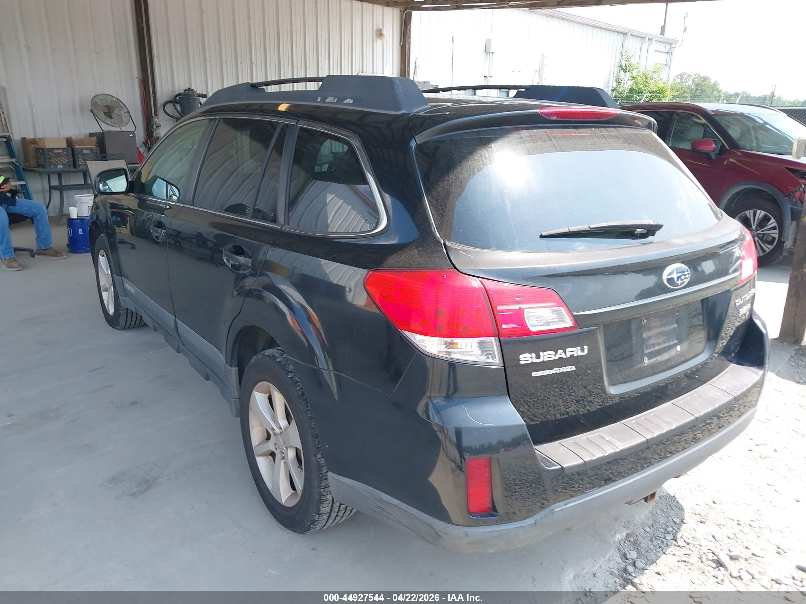SUBARU OUTBACK image 3