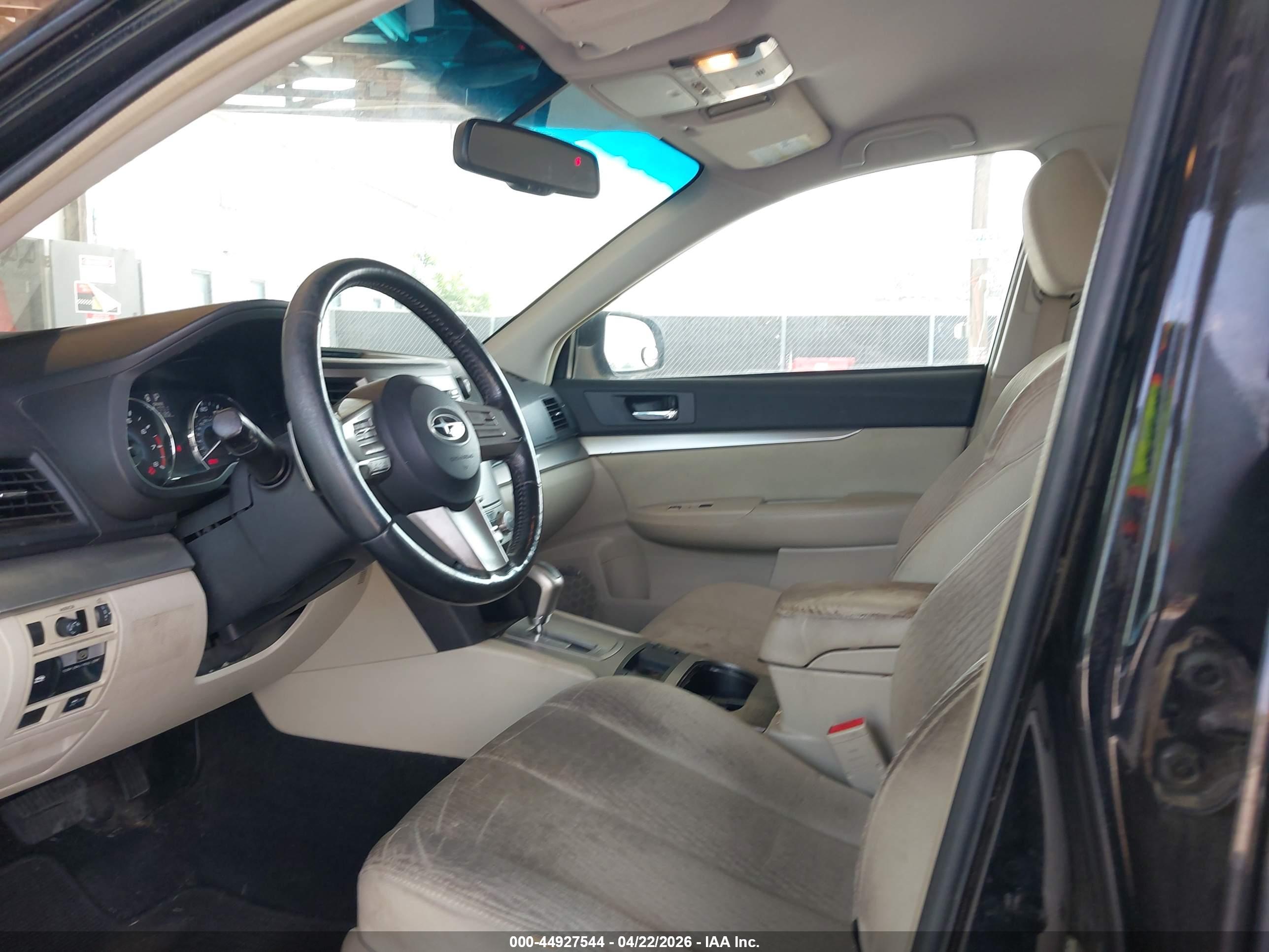 SUBARU OUTBACK image 5
