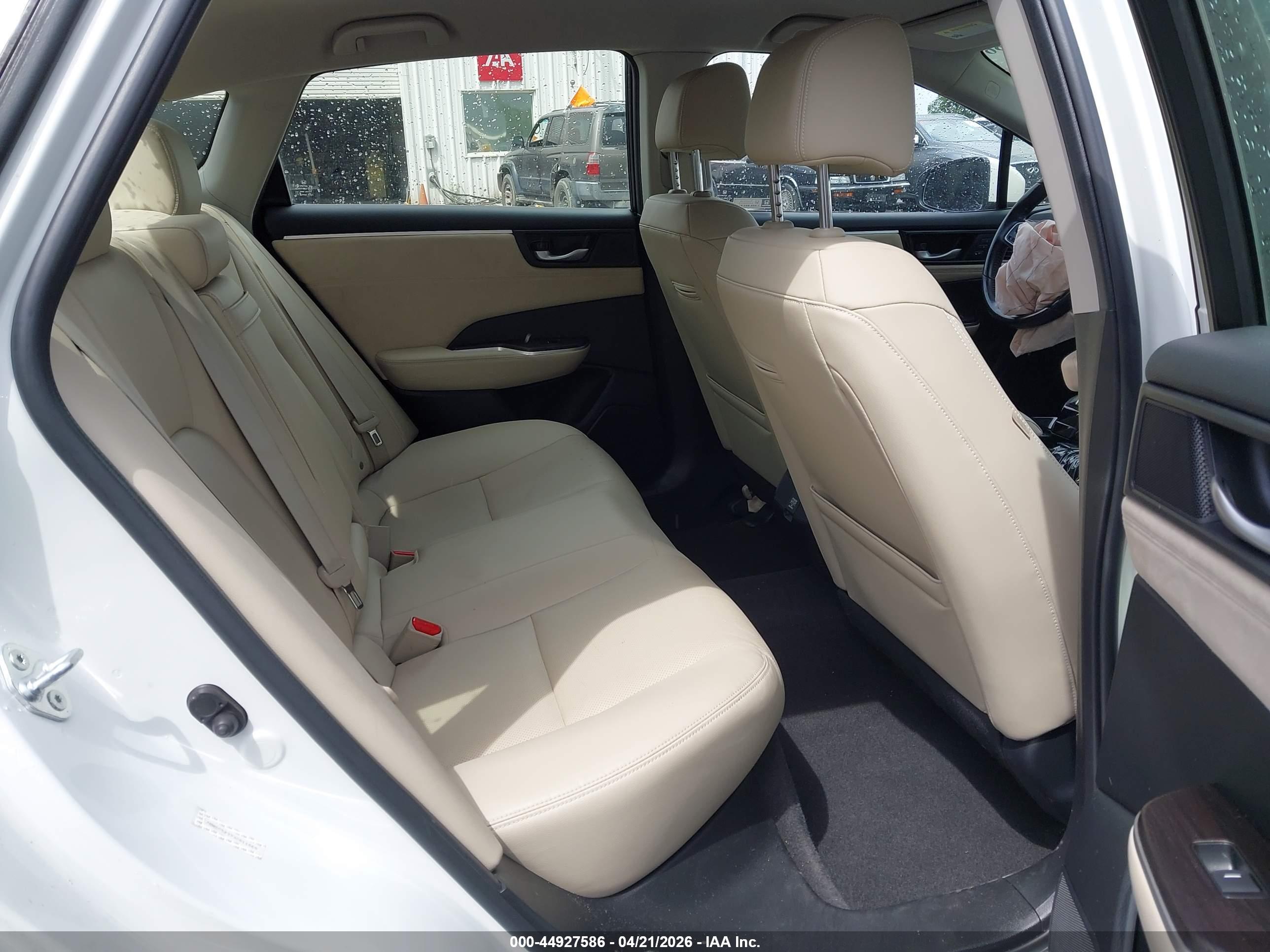 HONDA CLARITY image 8