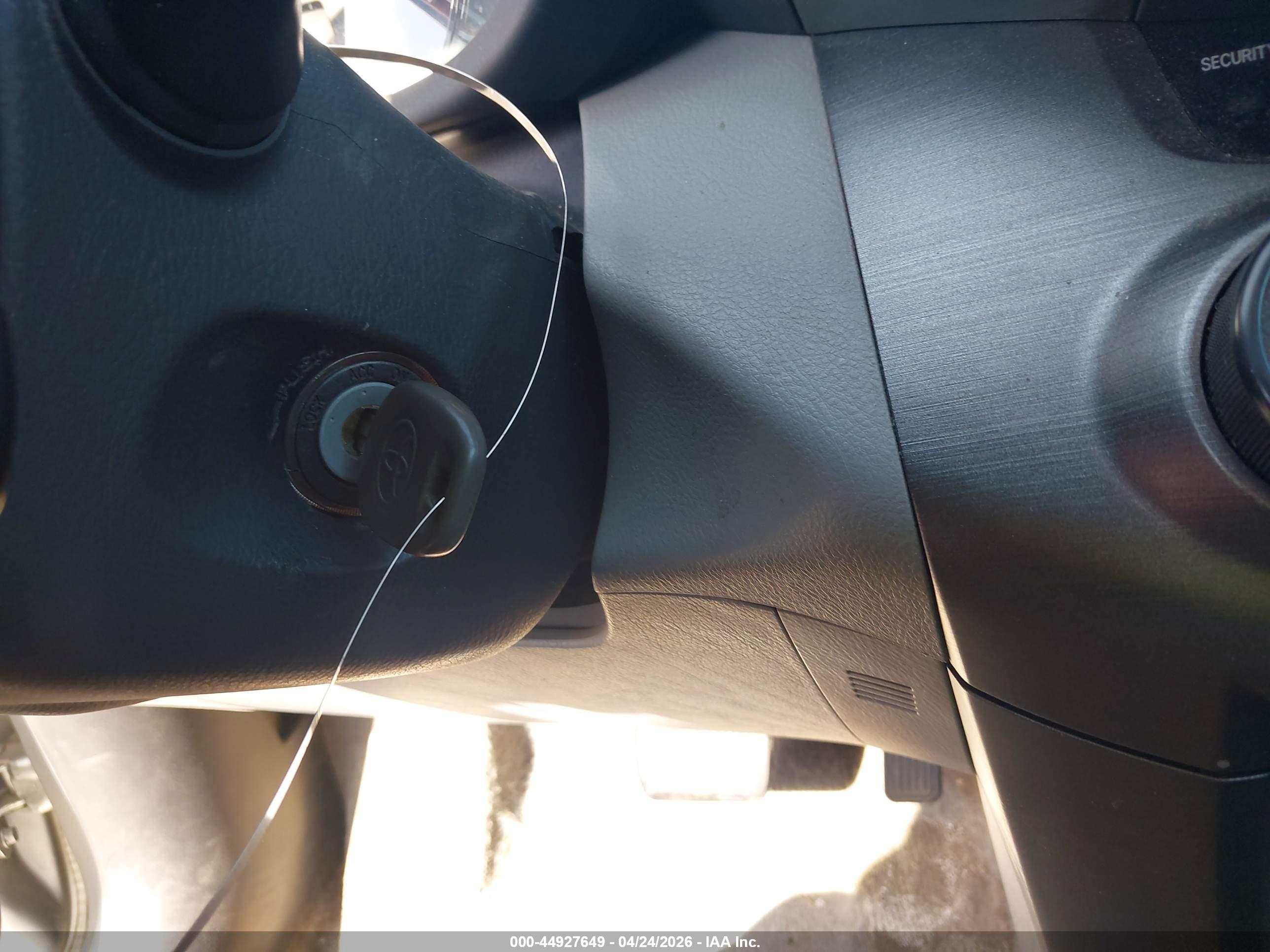 TOYOTA RAV4 image 11