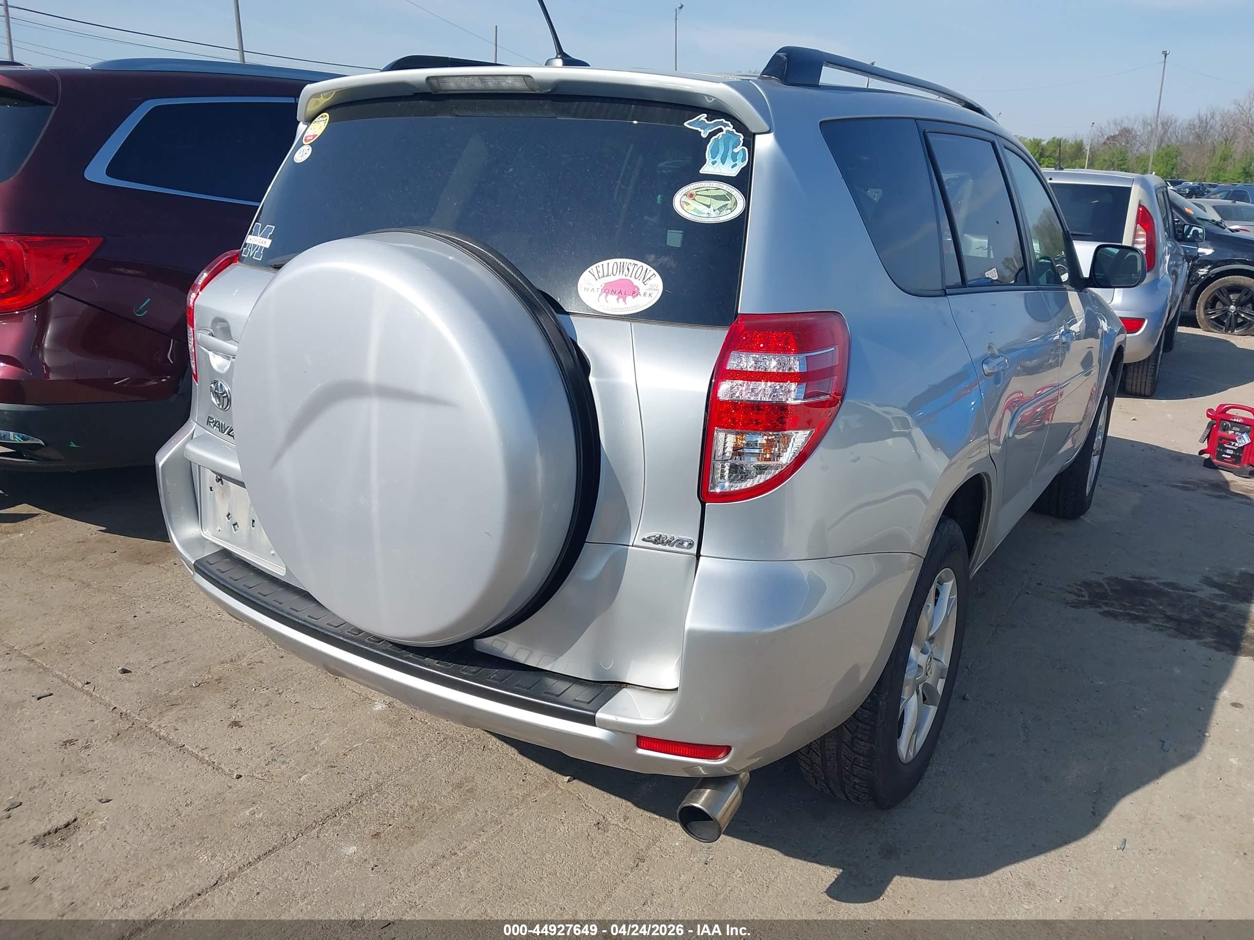 TOYOTA RAV4 image 4