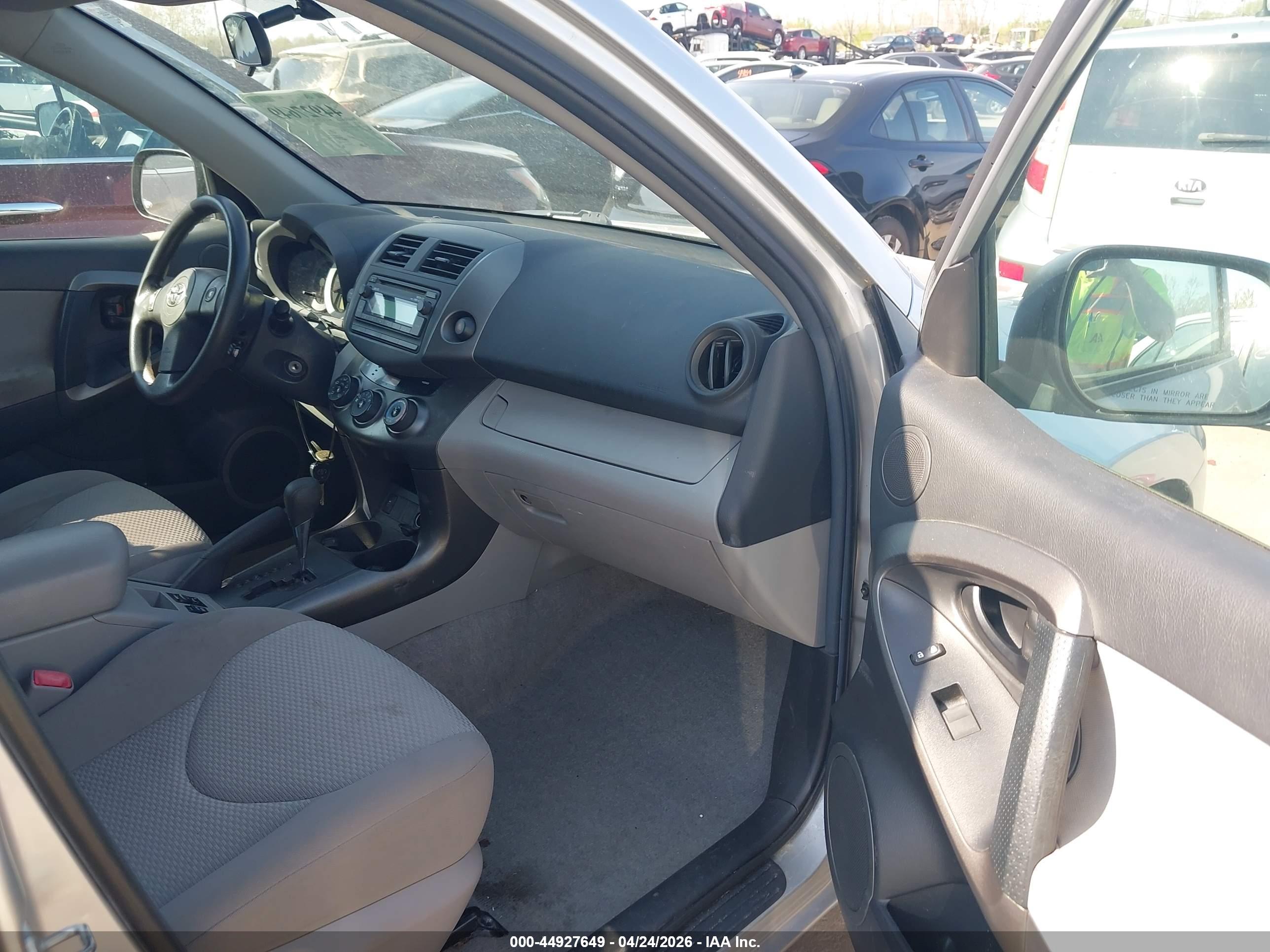 TOYOTA RAV4 image 5