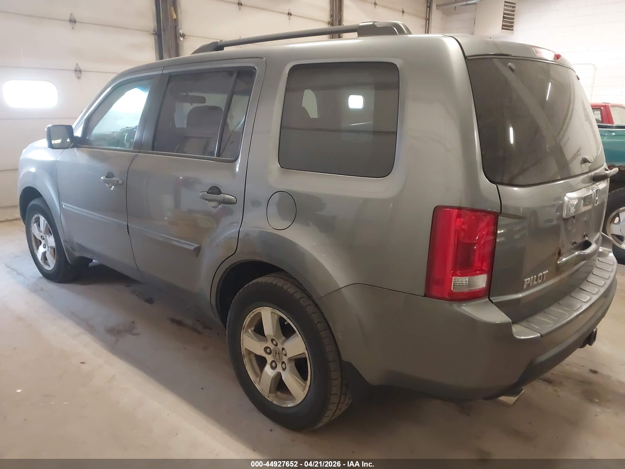 HONDA PILOT image 3