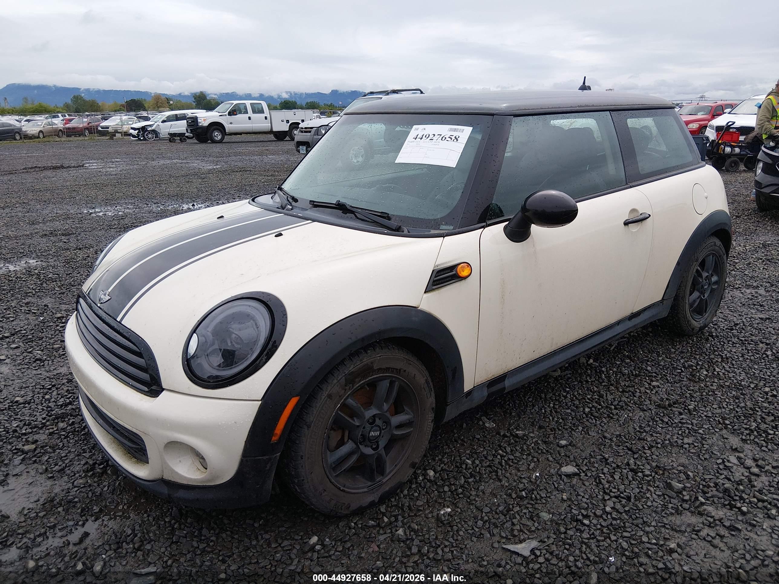 MINI COOPER image 2