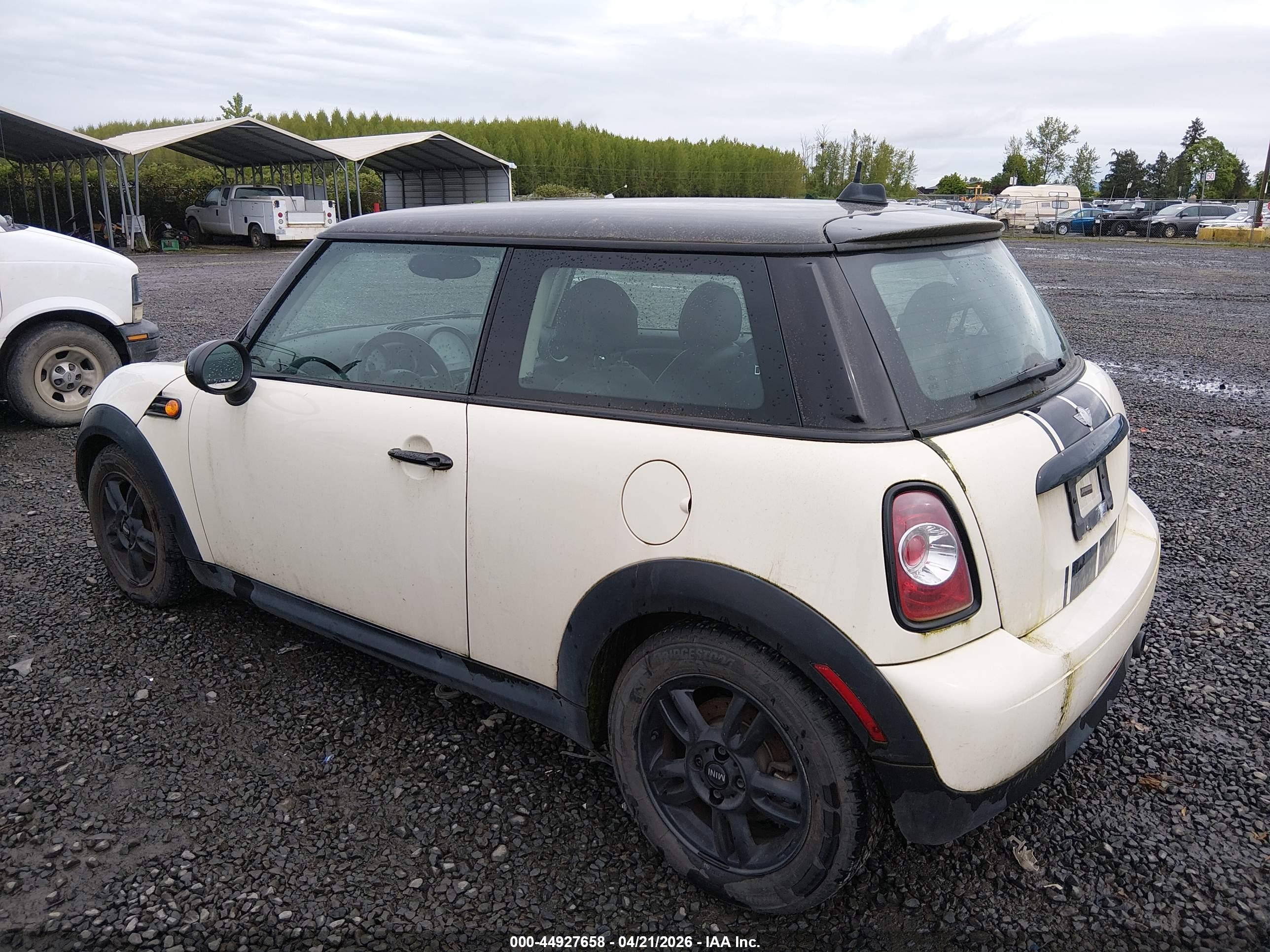 MINI COOPER image 3