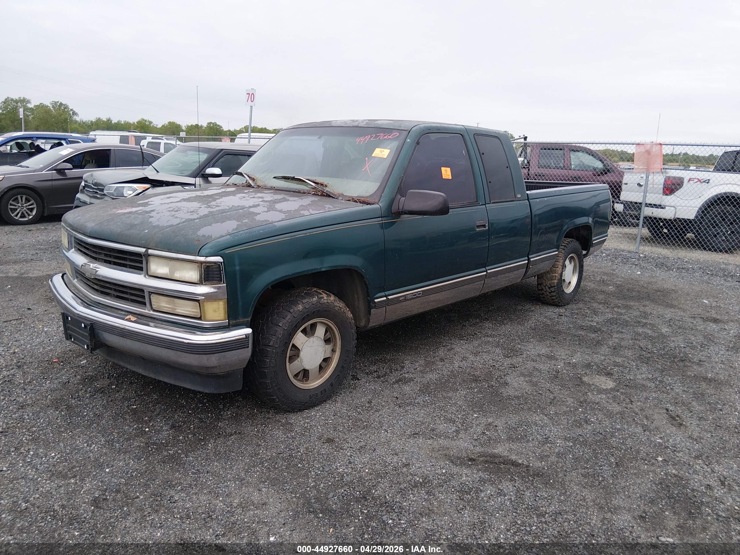 CHEVROLET C1500 image 2