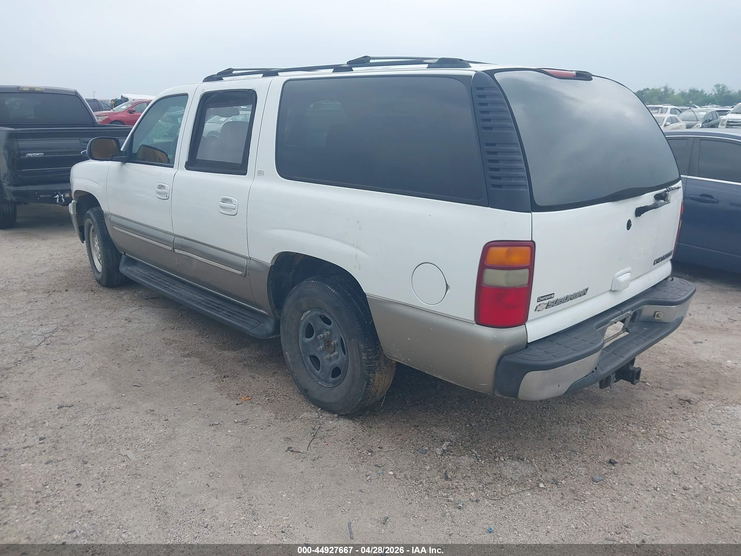 CHEVROLET SUBURBAN image 3