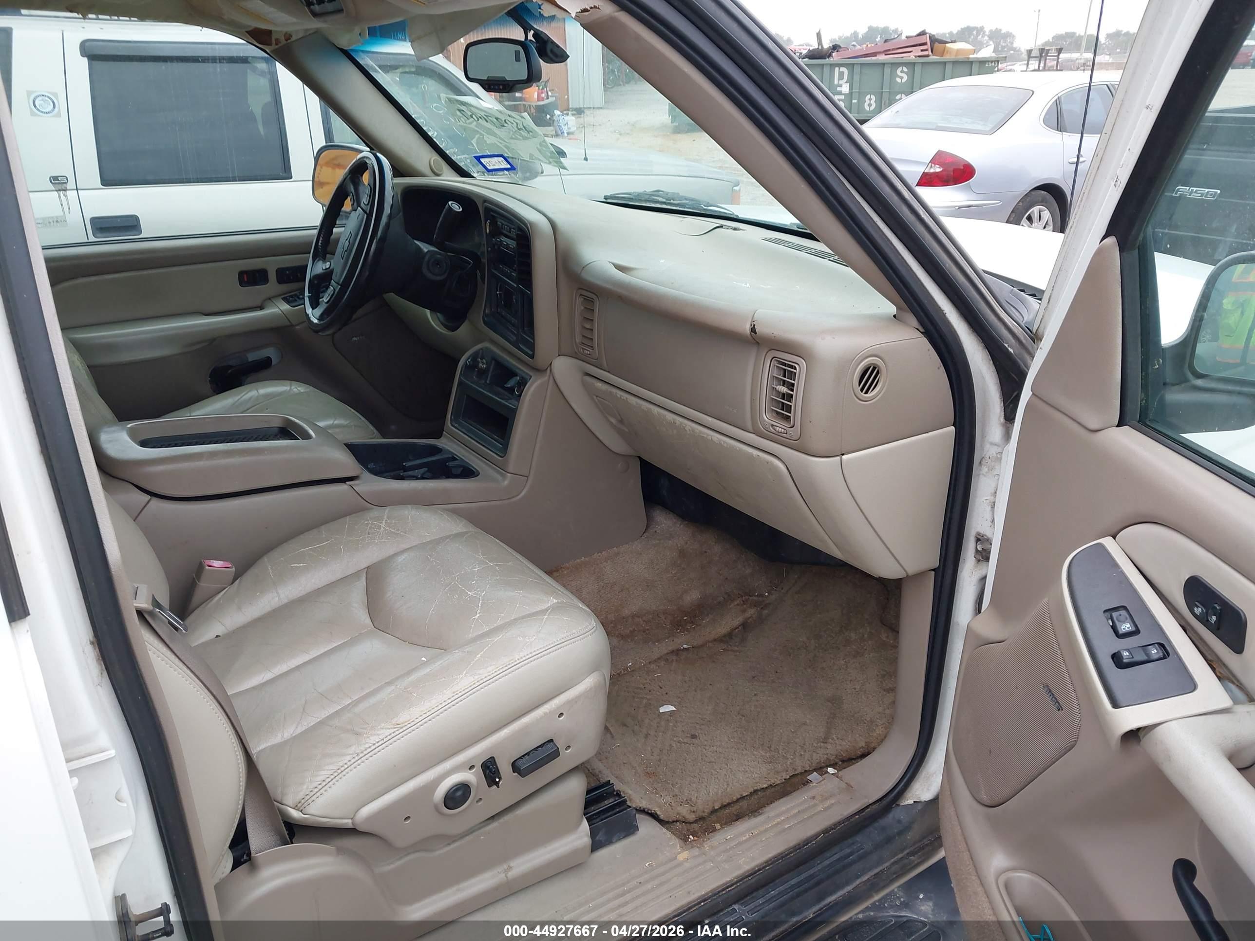 CHEVROLET SUBURBAN image 5
