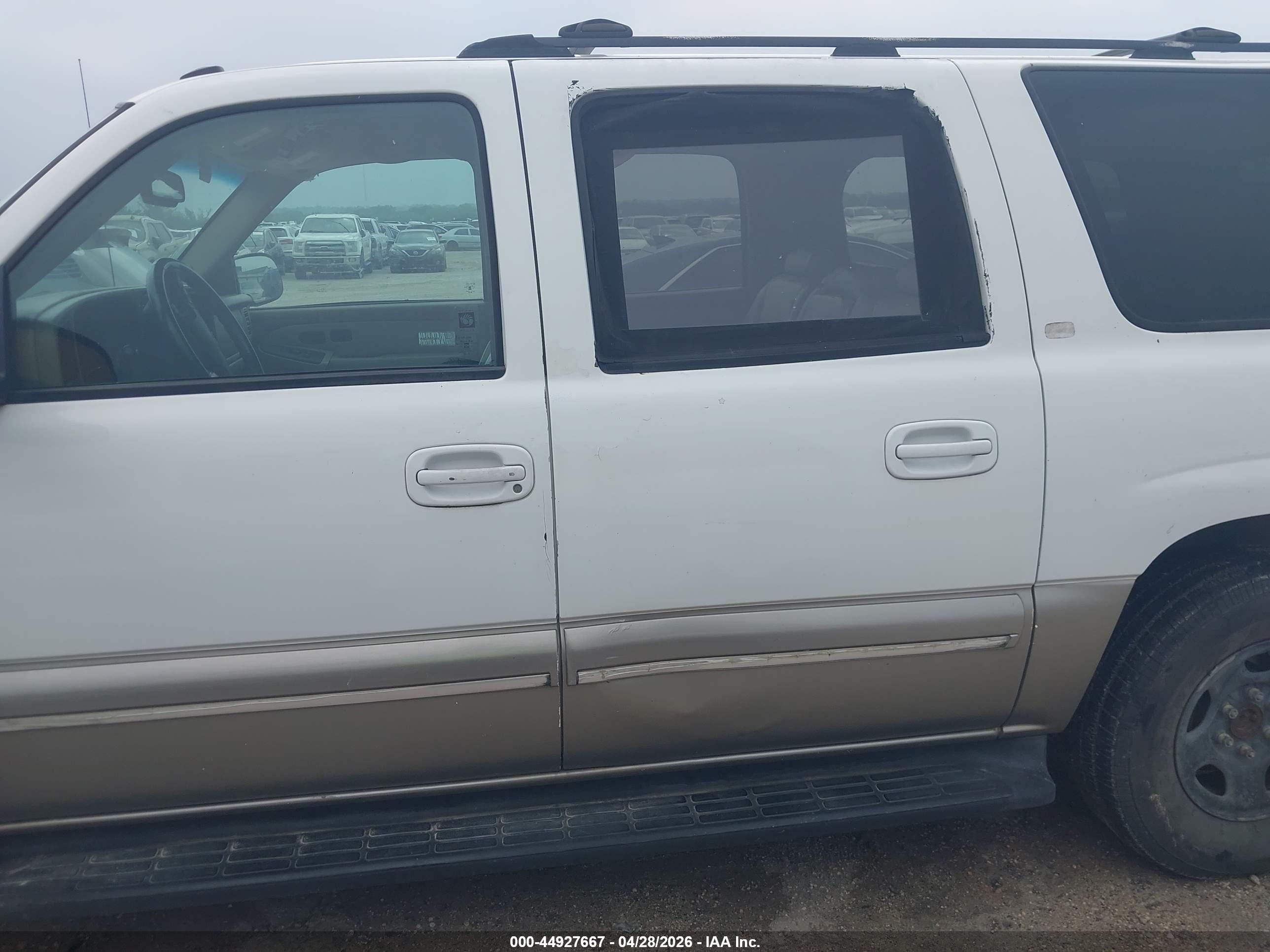 CHEVROLET SUBURBAN image 6