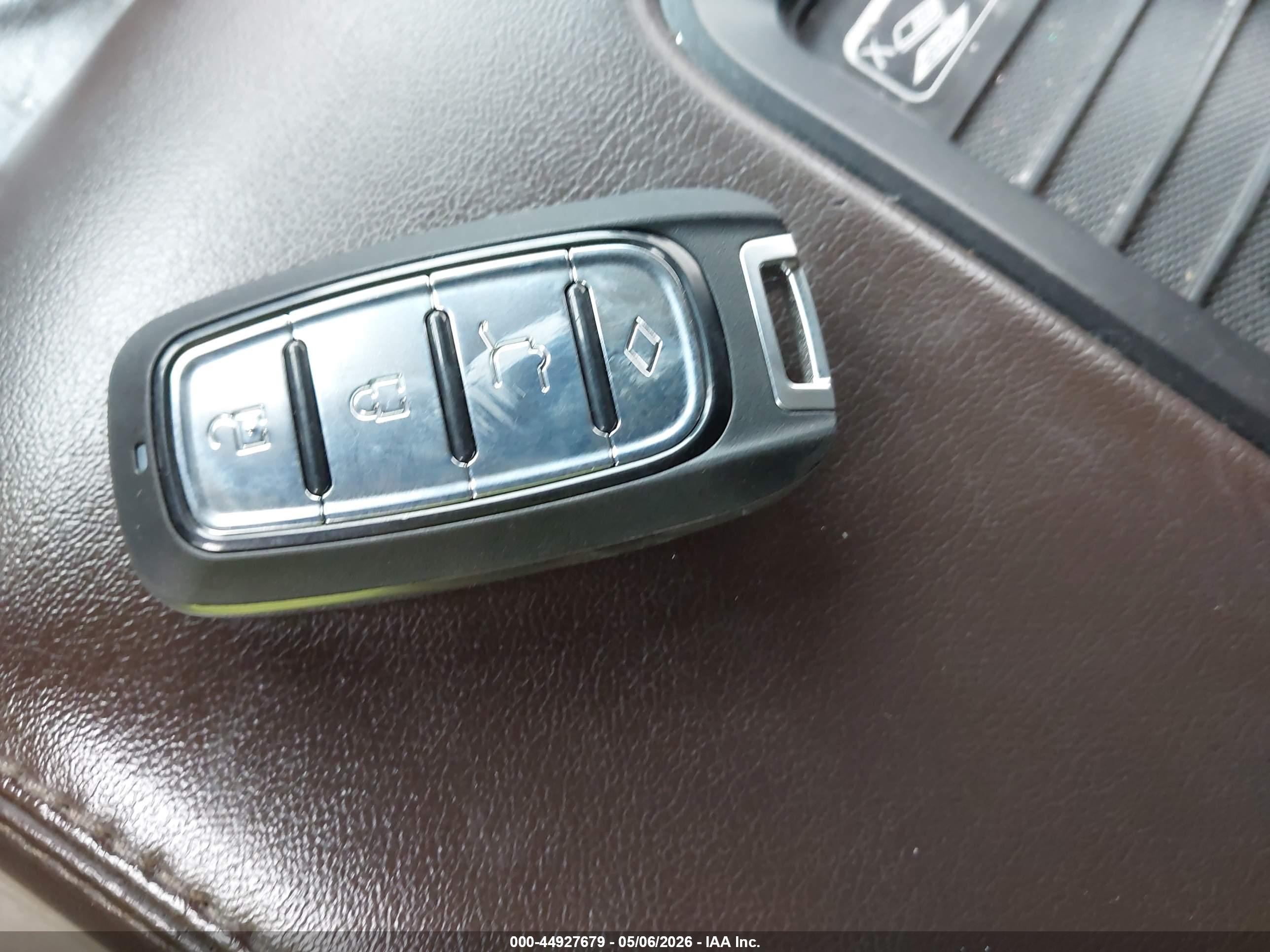CHEVROLET SUBURBAN image 11
