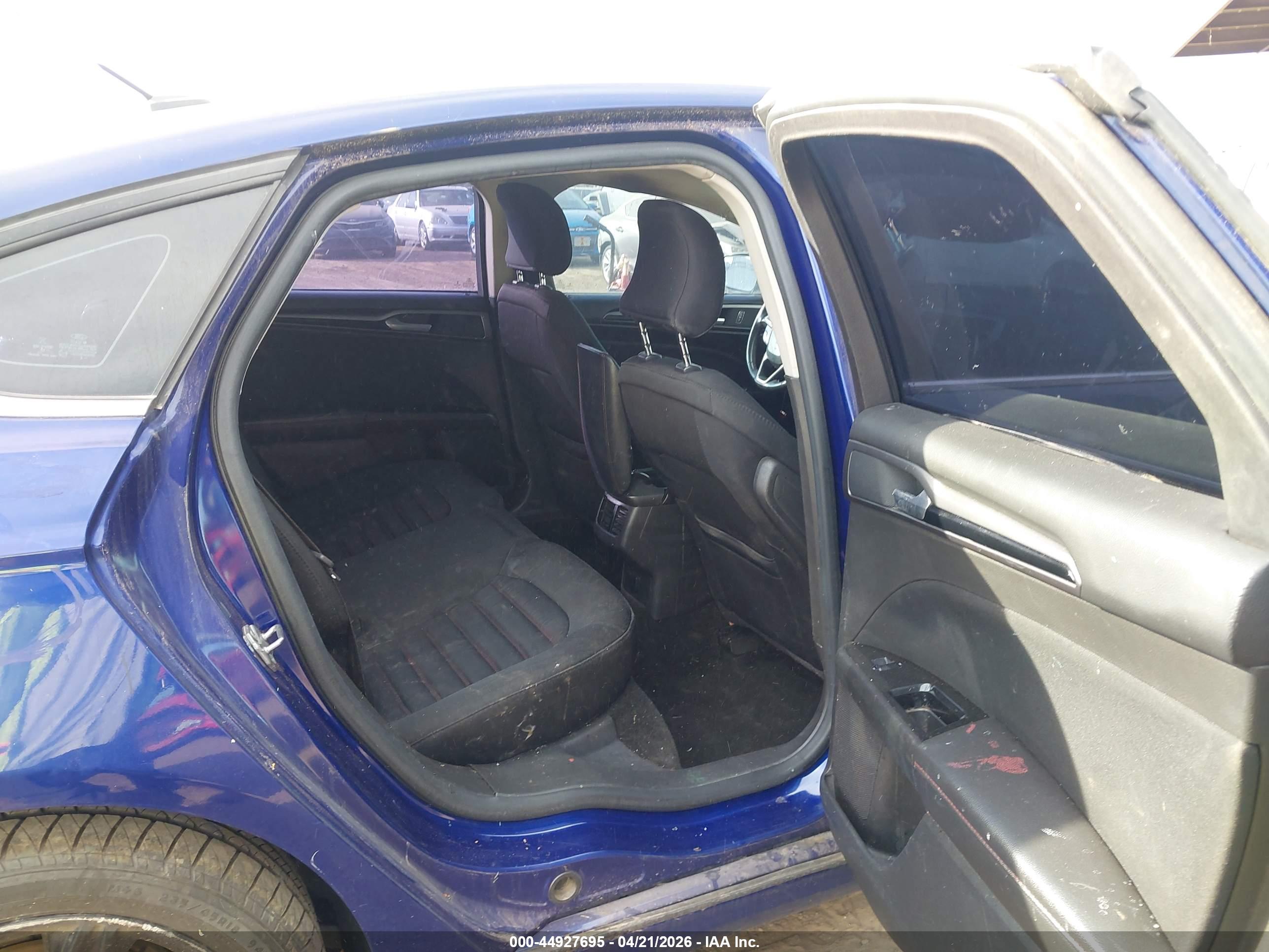 FORD FUSION image 8