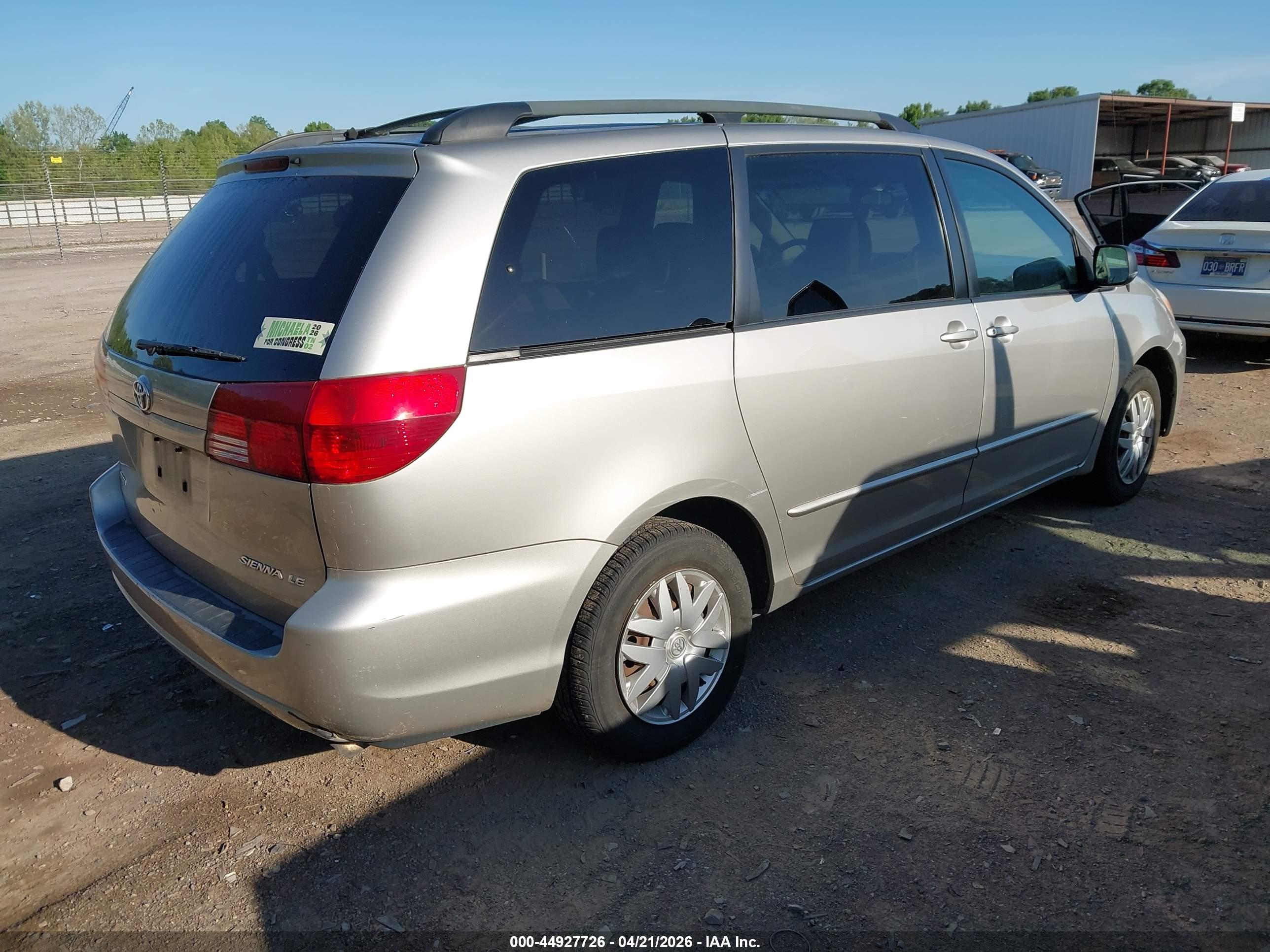 TOYOTA SIENNA image 4