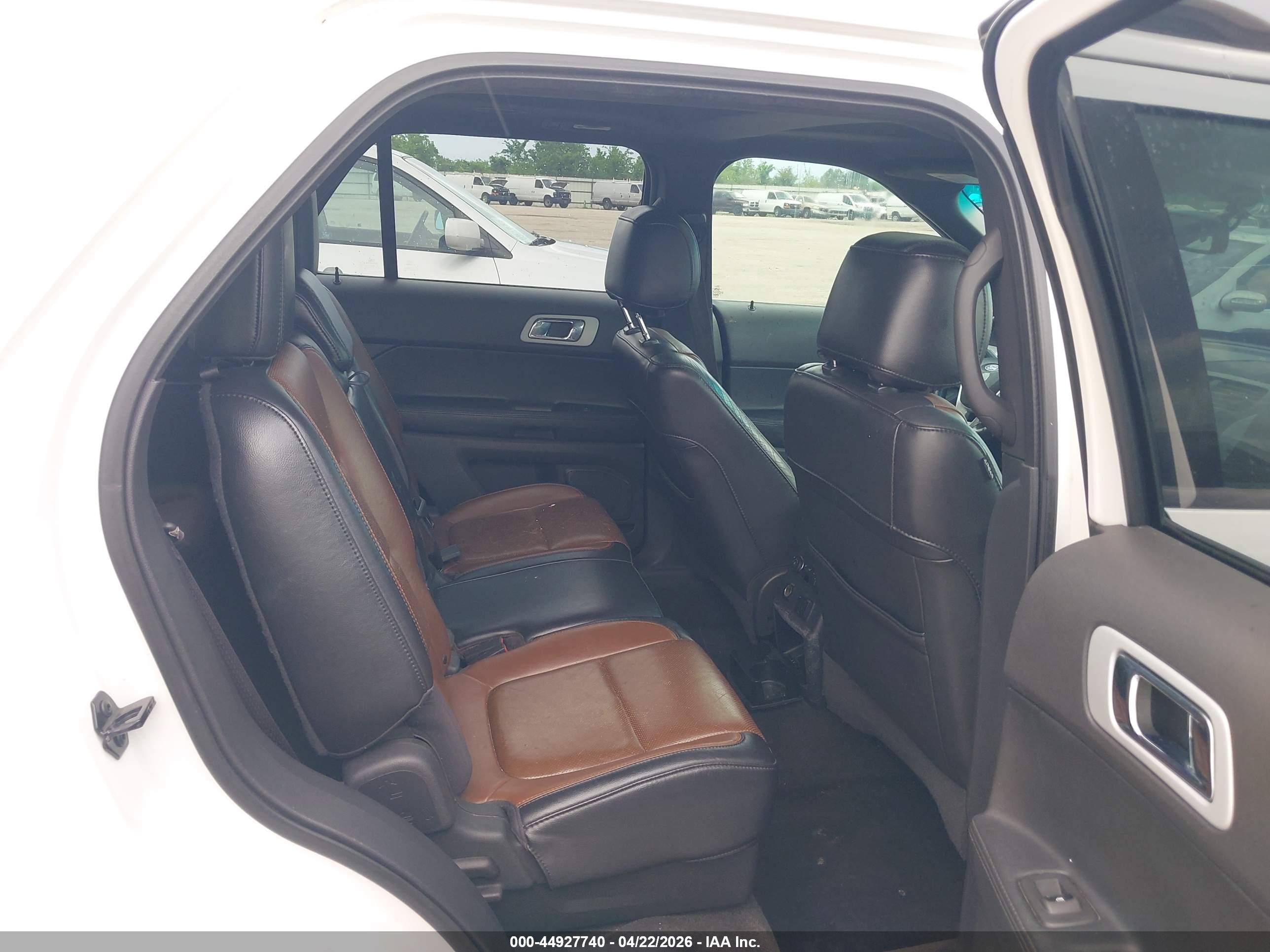 FORD EXPLORER image 8