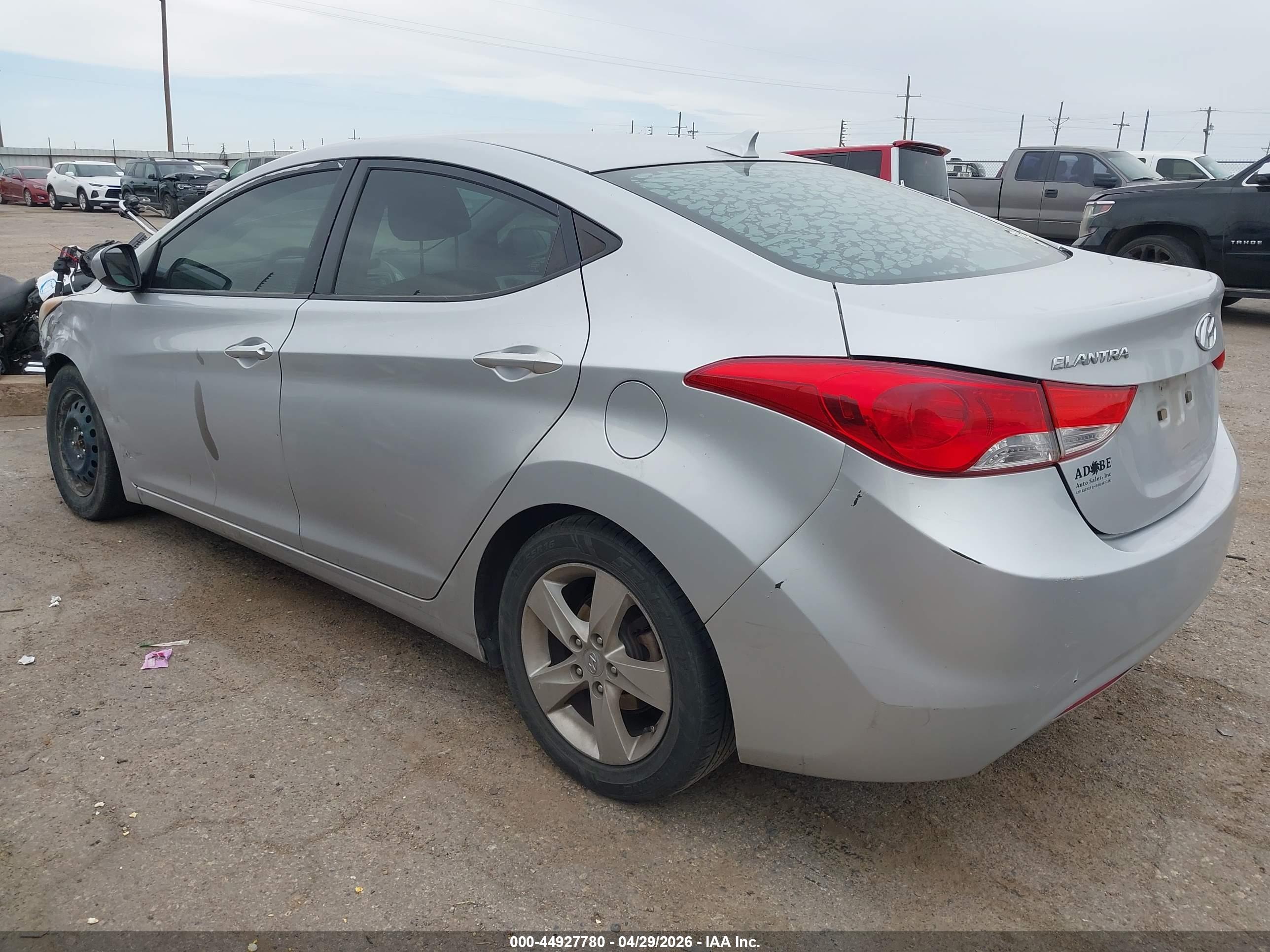 HYUNDAI ELANTRA image 3