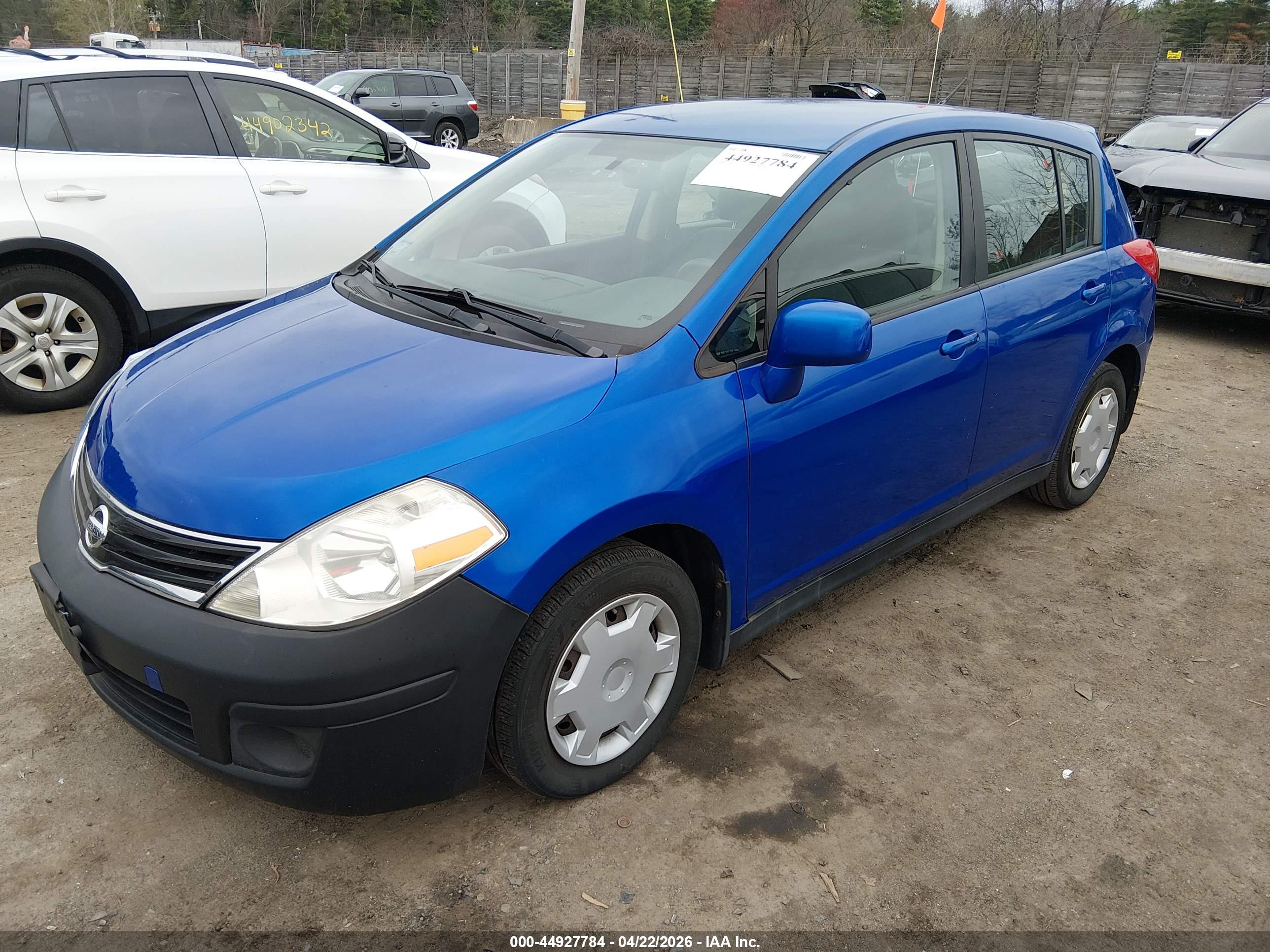 NISSAN VERSA image 2