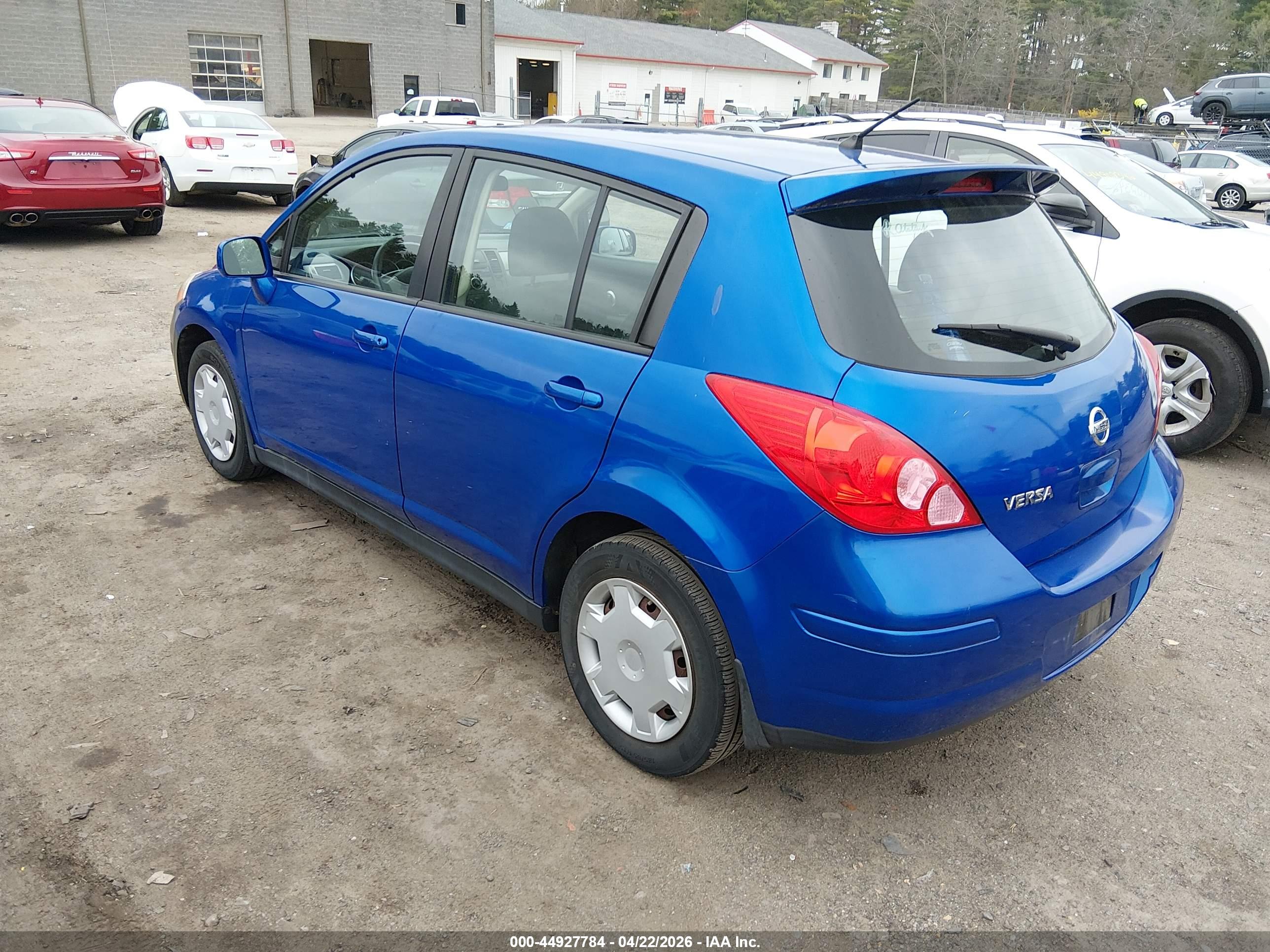 NISSAN VERSA image 3