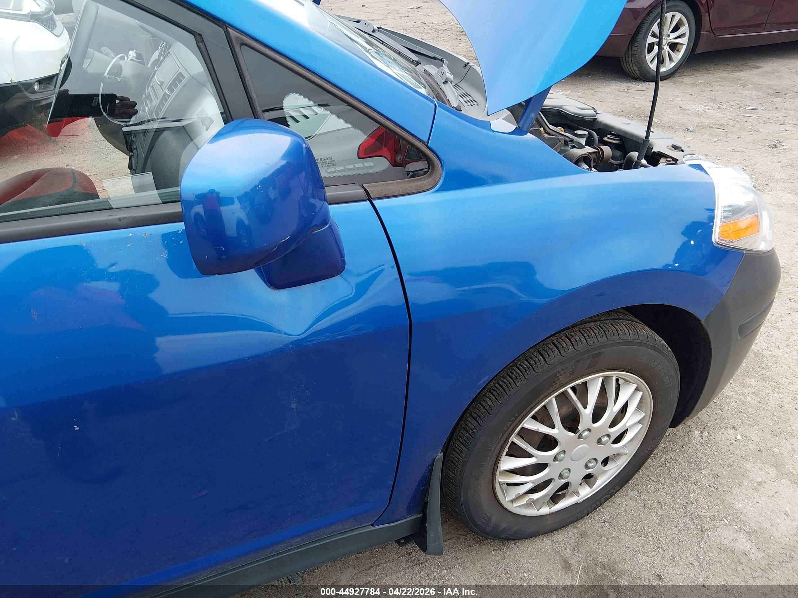 NISSAN VERSA image 6