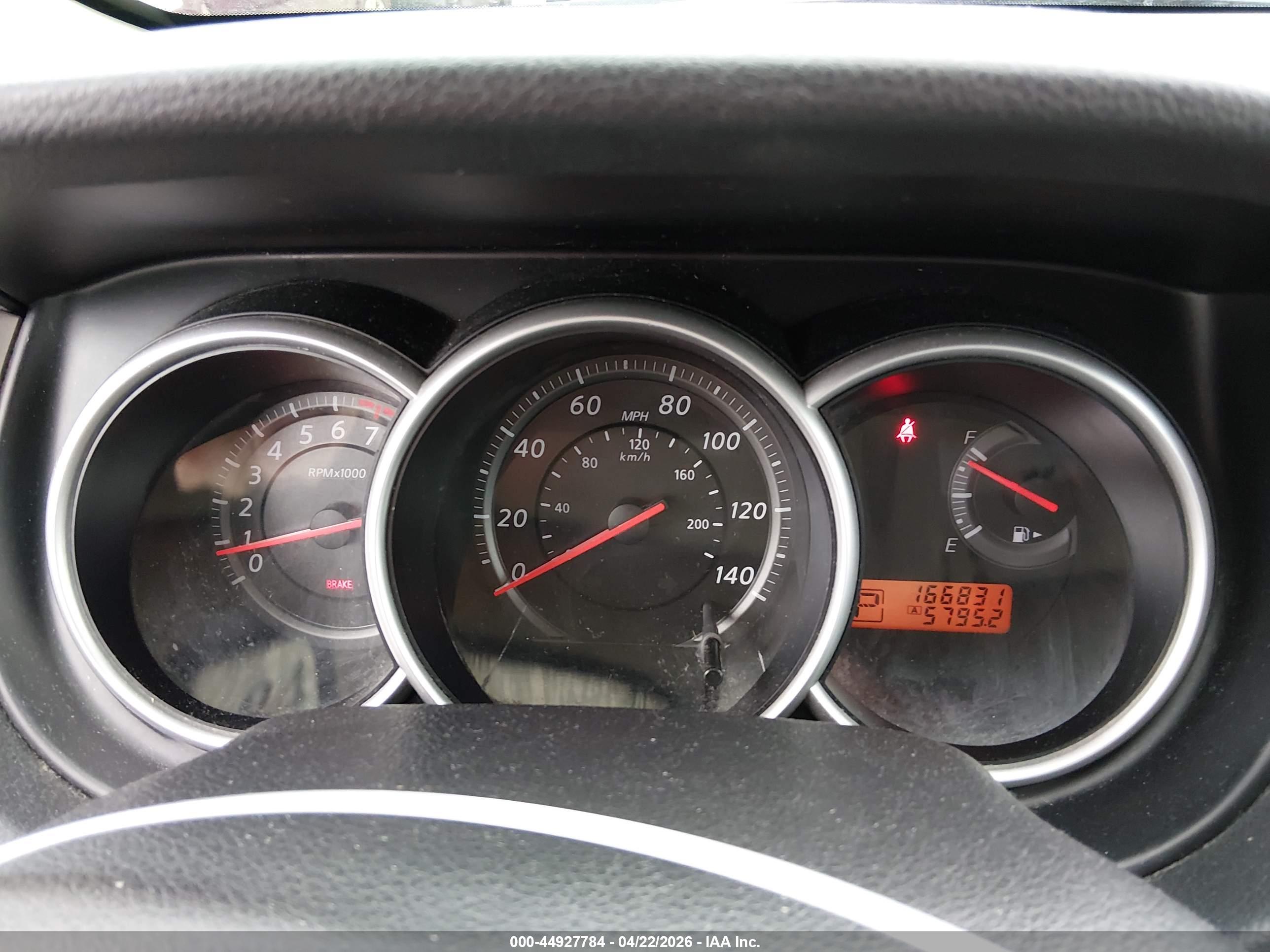 NISSAN VERSA image 7