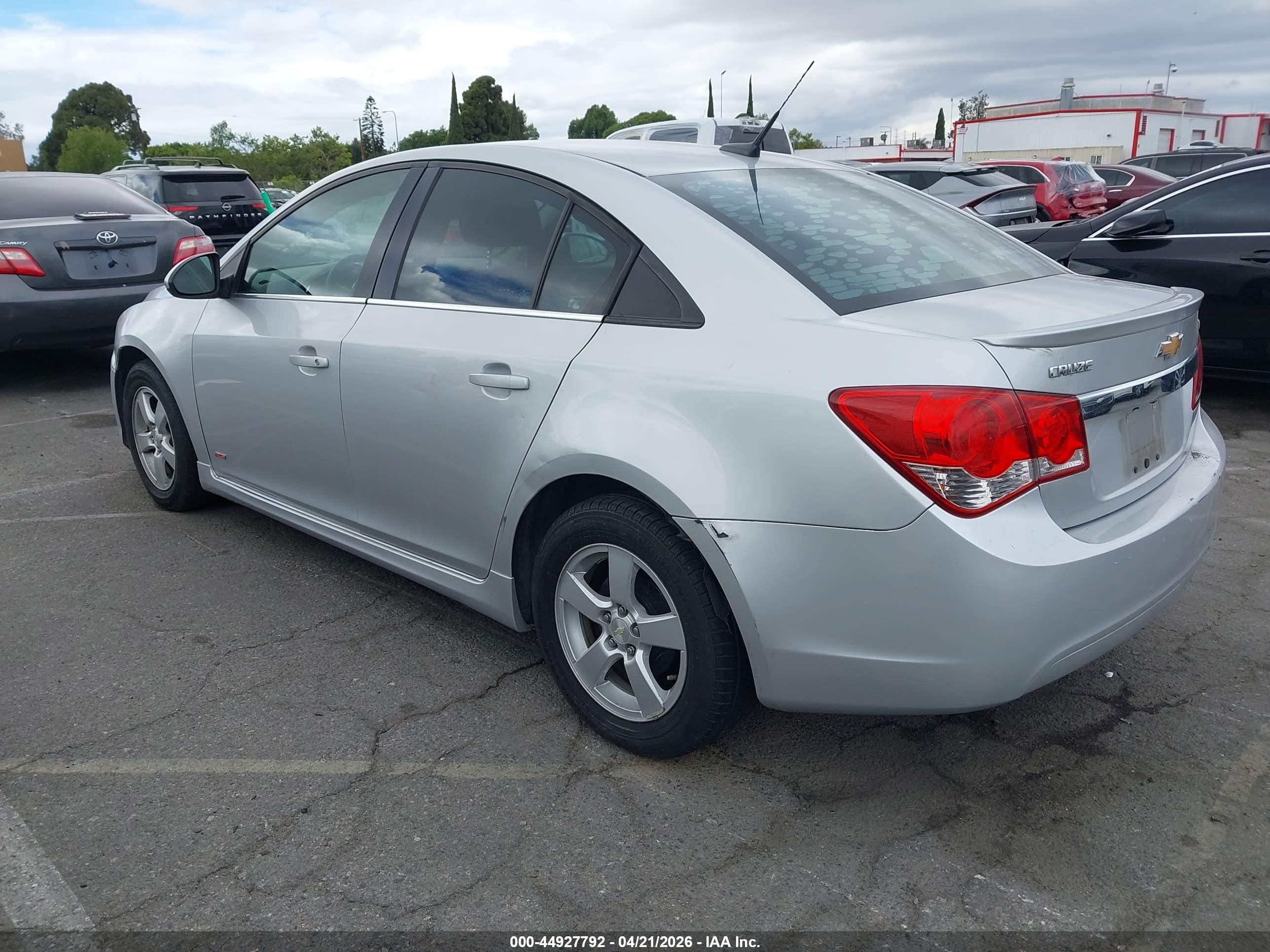 CHEVROLET CRUZE image 3