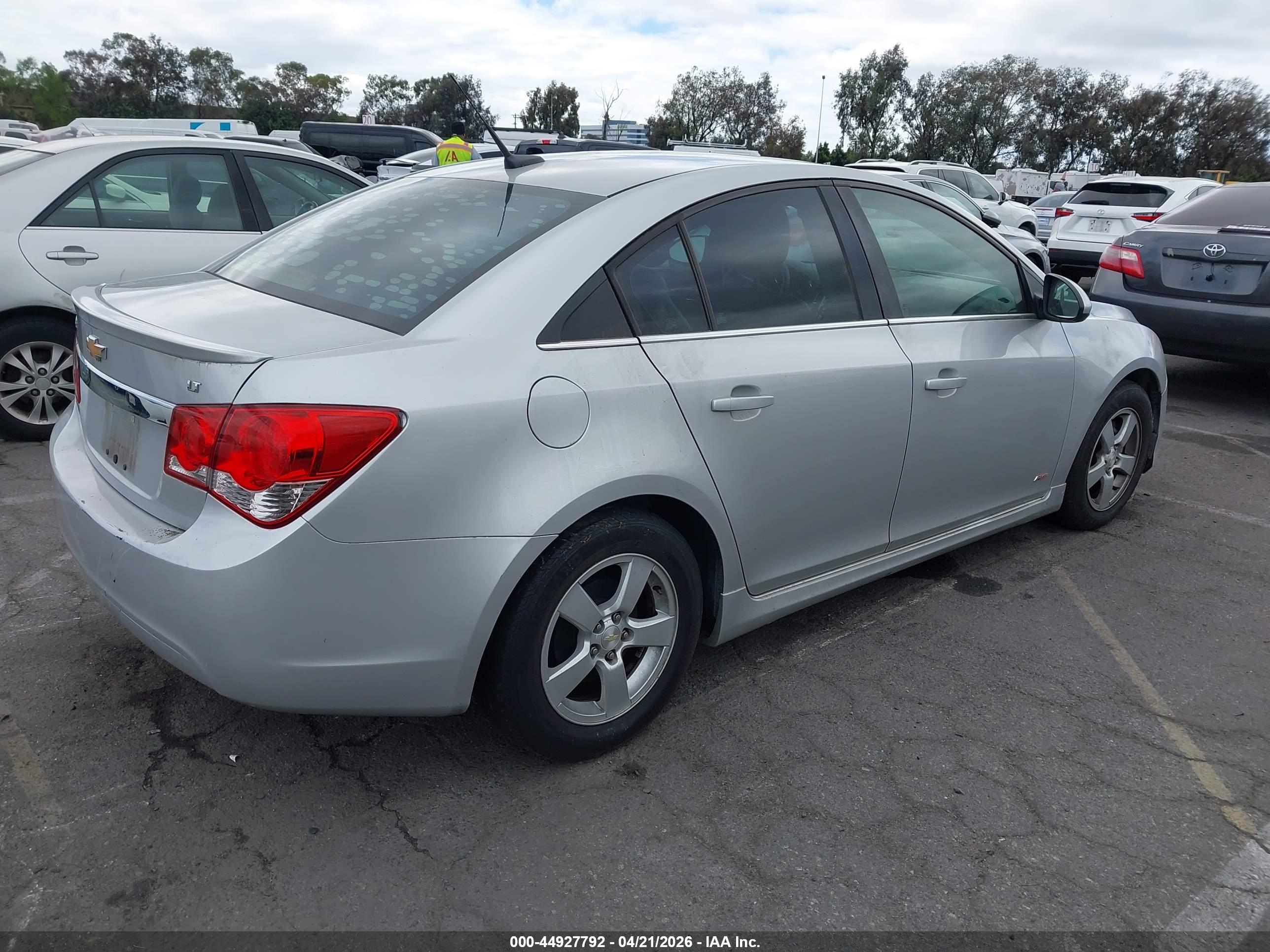 CHEVROLET CRUZE image 4