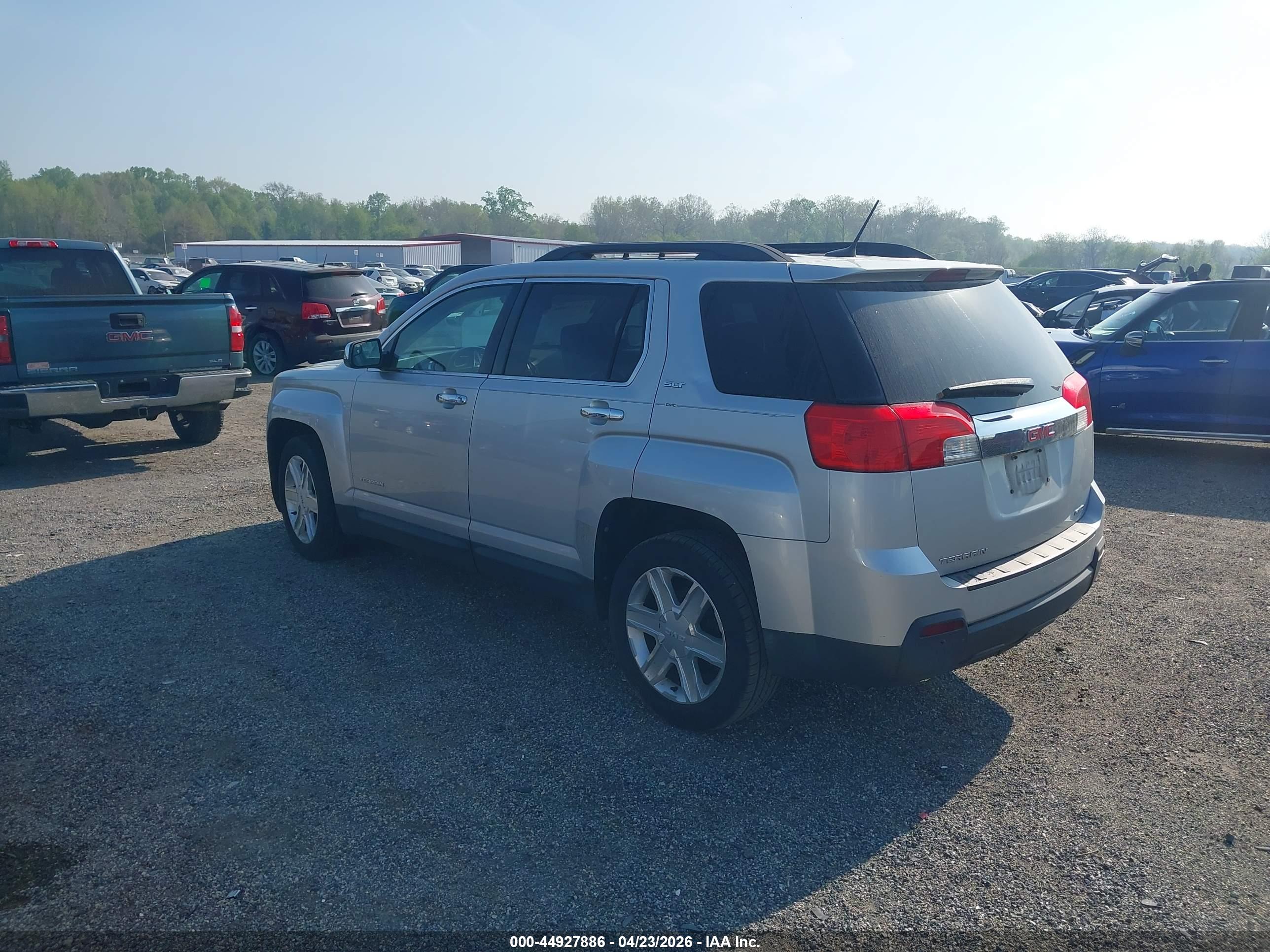 GMC TERRAIN image 3