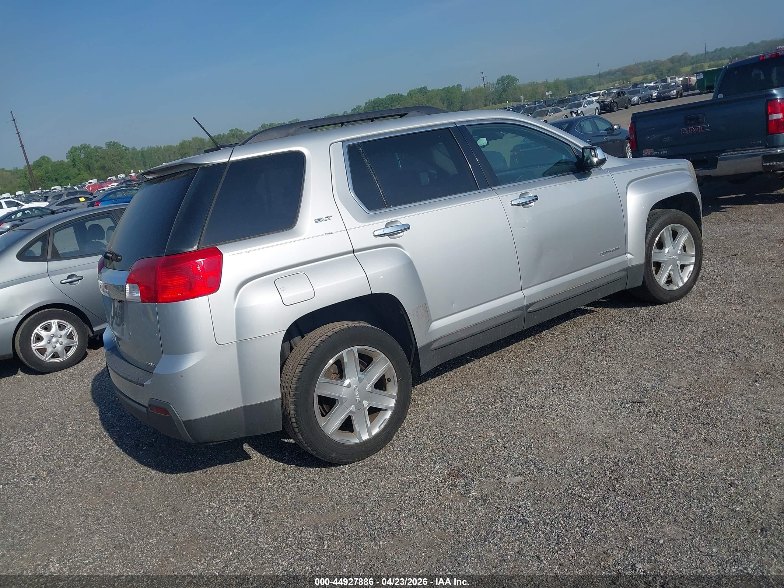 GMC TERRAIN image 4