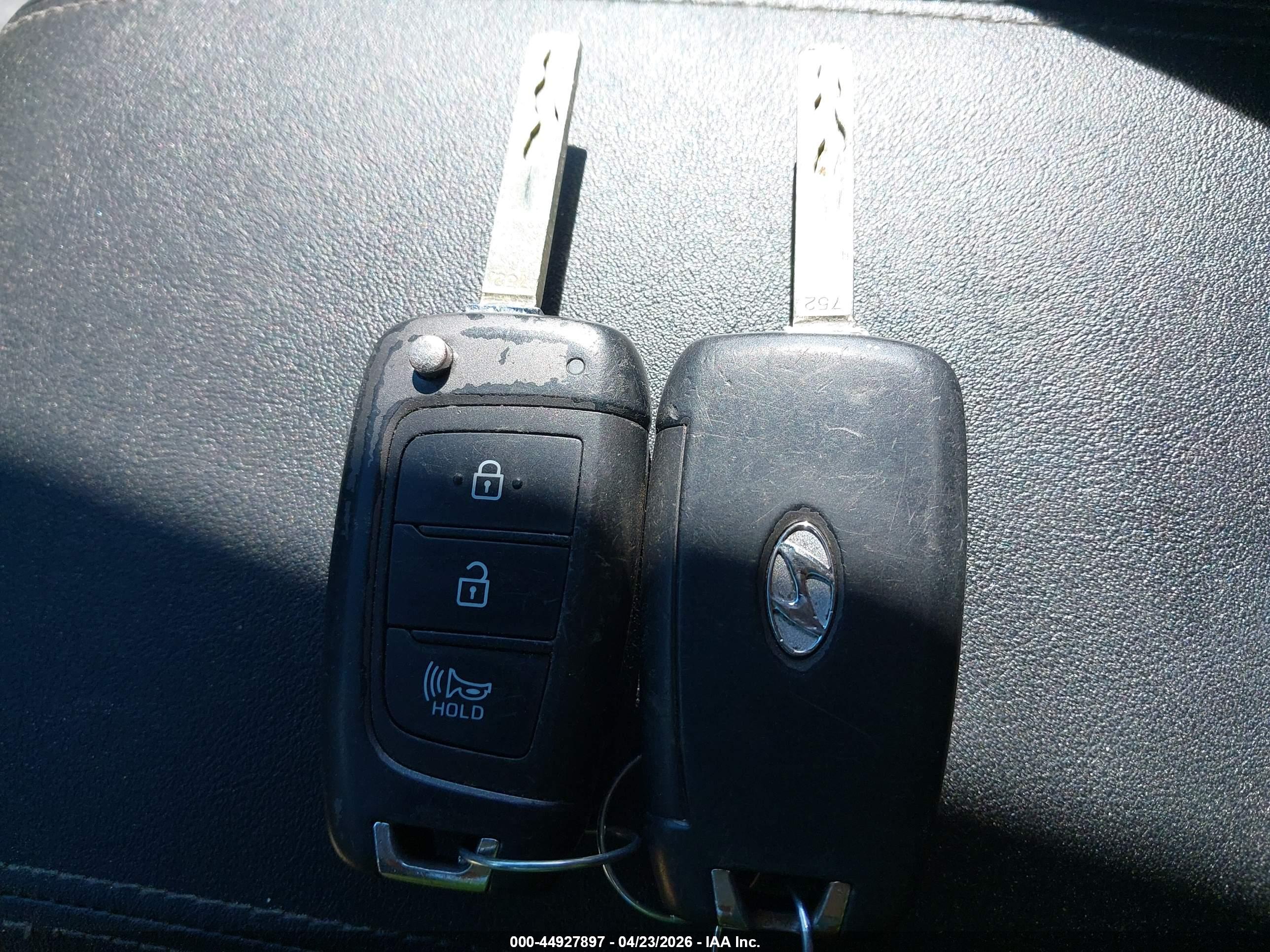 HYUNDAI SANTA image 11