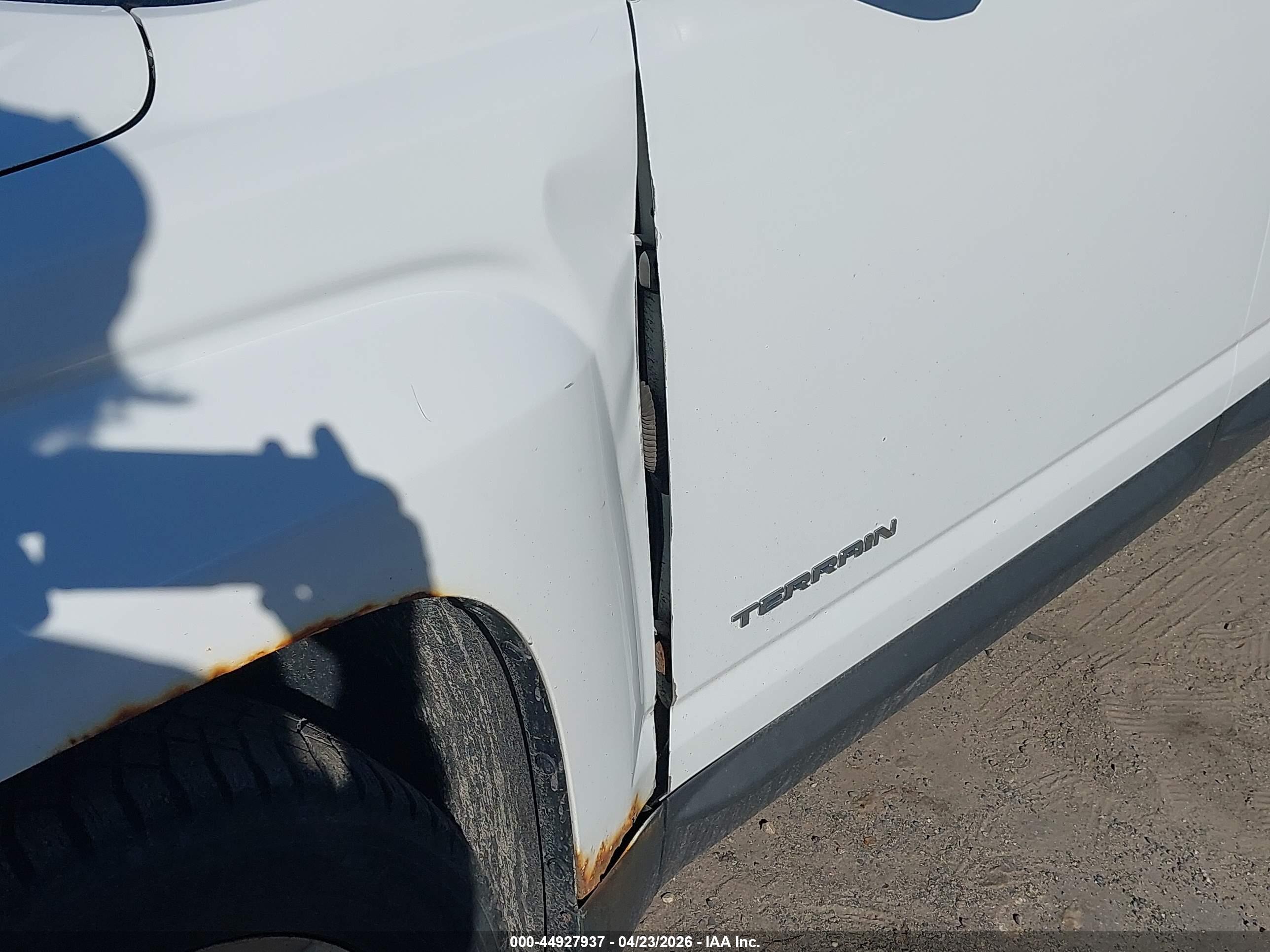 GMC TERRAIN image 6