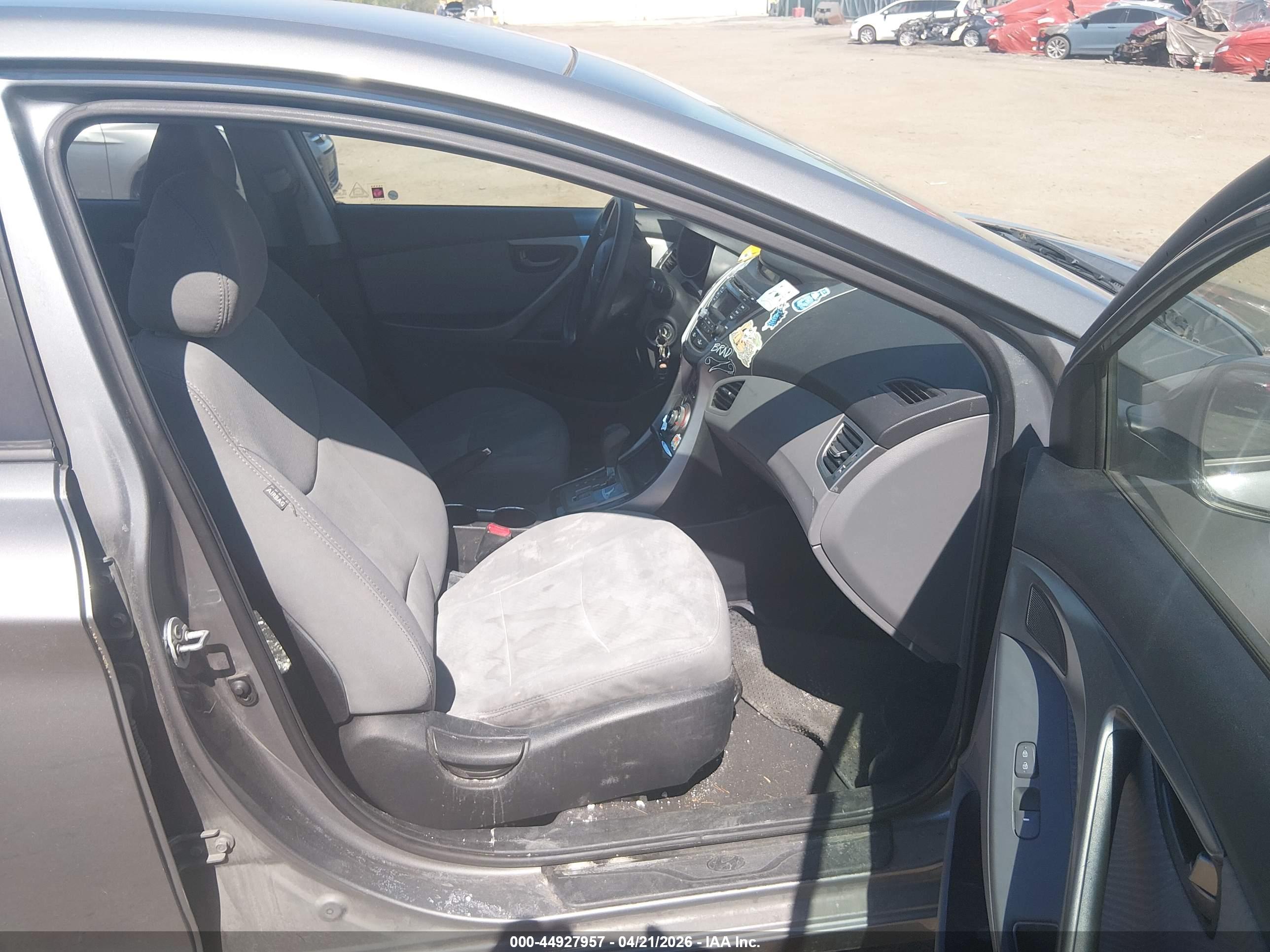 HYUNDAI ELANTRA image 5