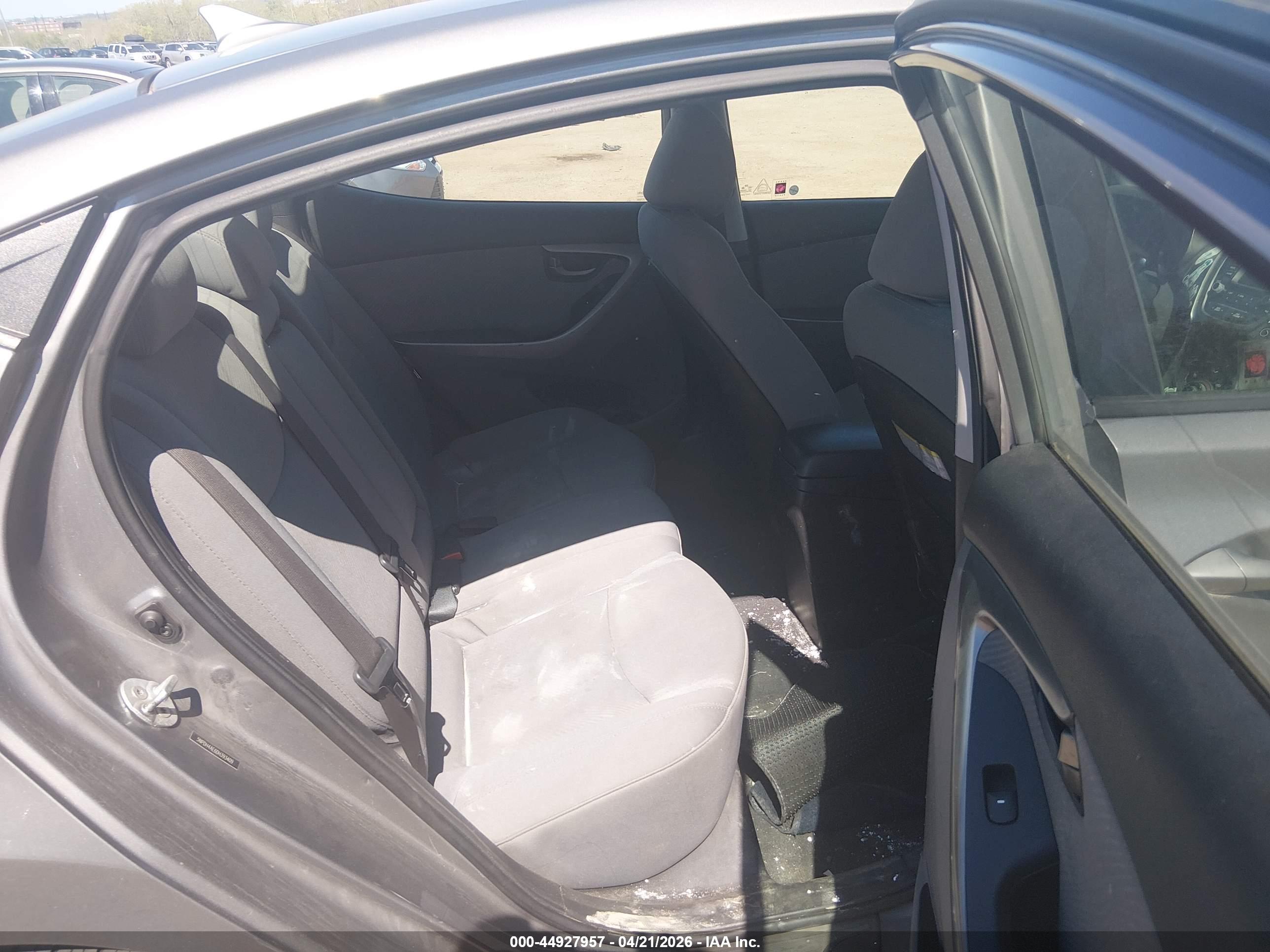 HYUNDAI ELANTRA image 8
