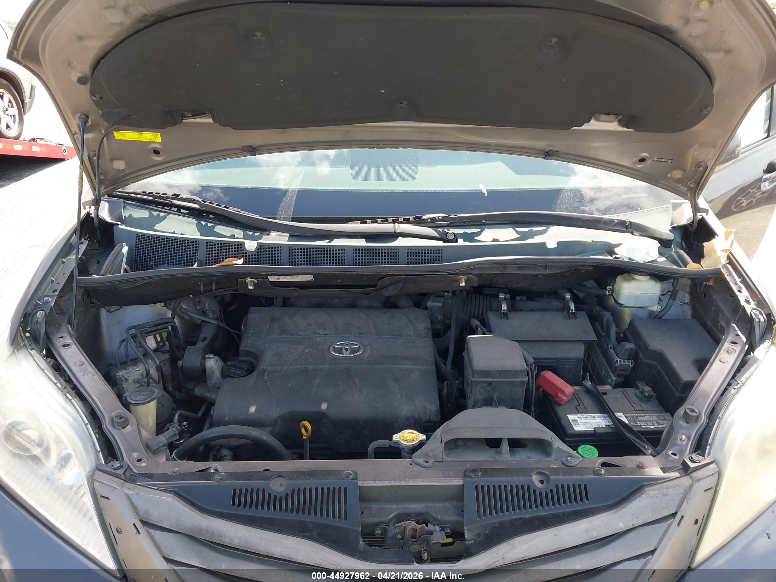 TOYOTA SIENNA image 10