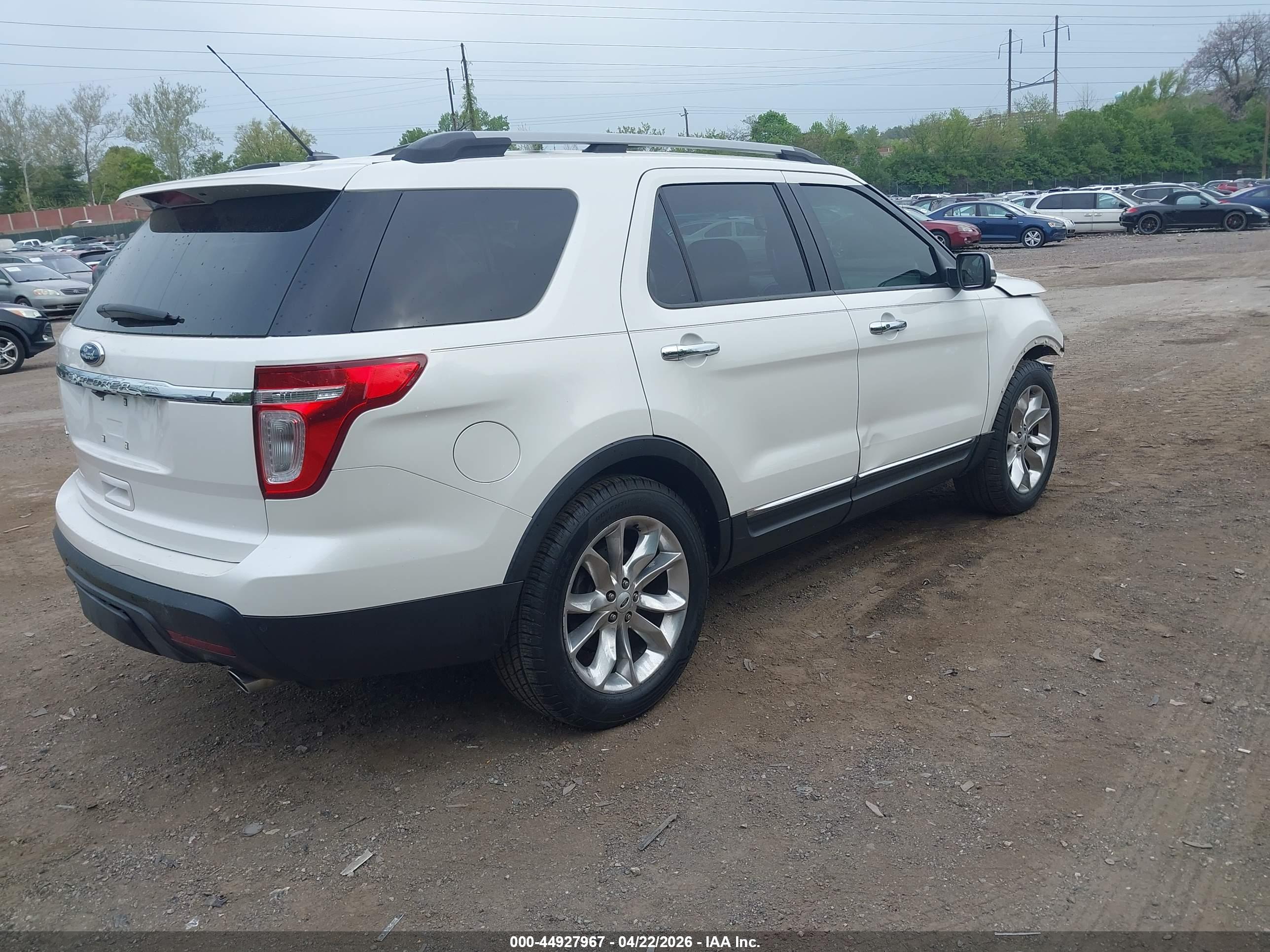 FORD EXPLORER image 4