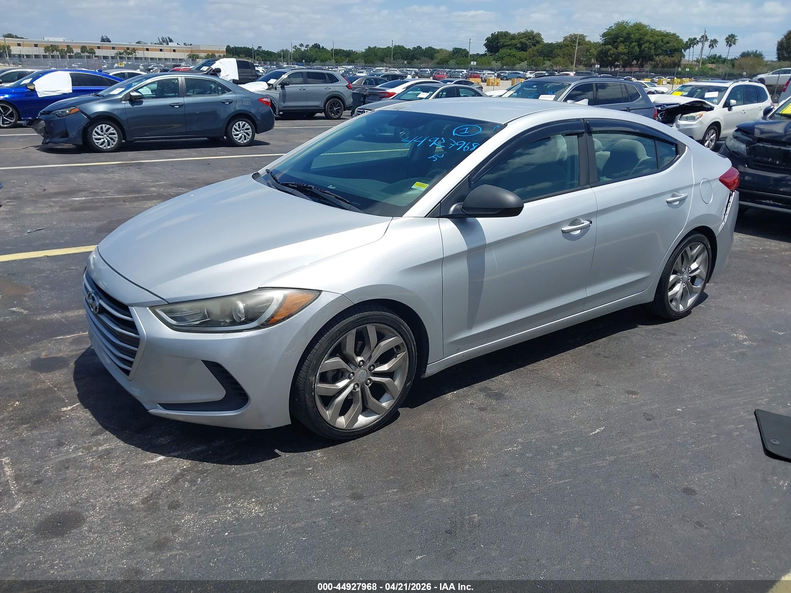 HYUNDAI ELANTRA image 2