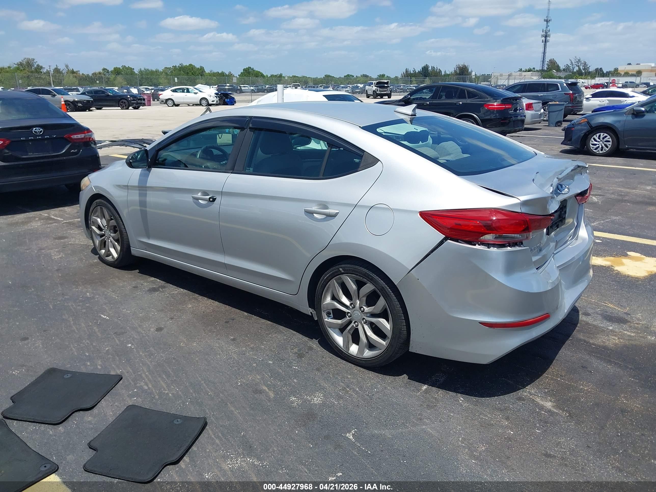 HYUNDAI ELANTRA image 3