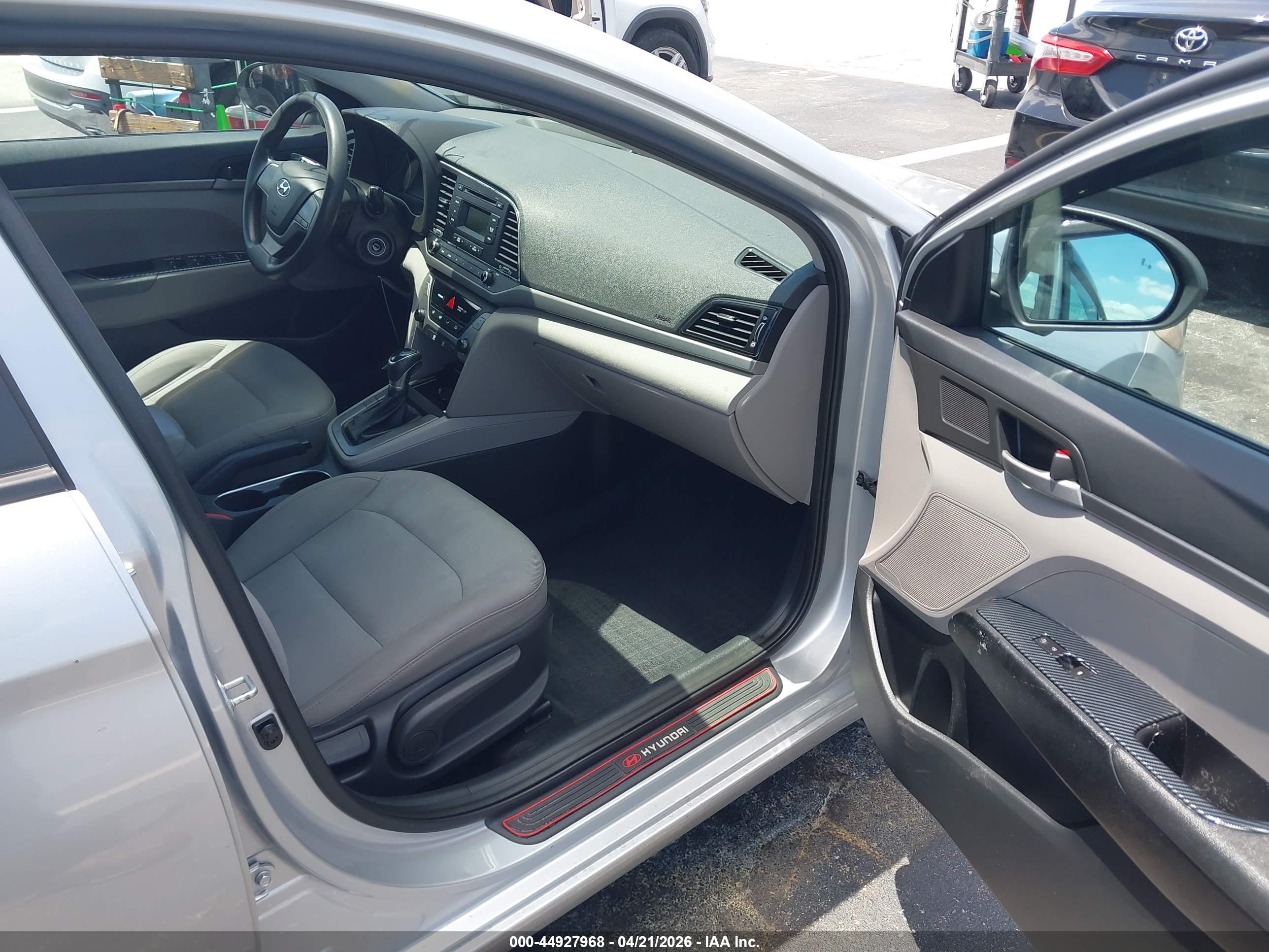 HYUNDAI ELANTRA image 5
